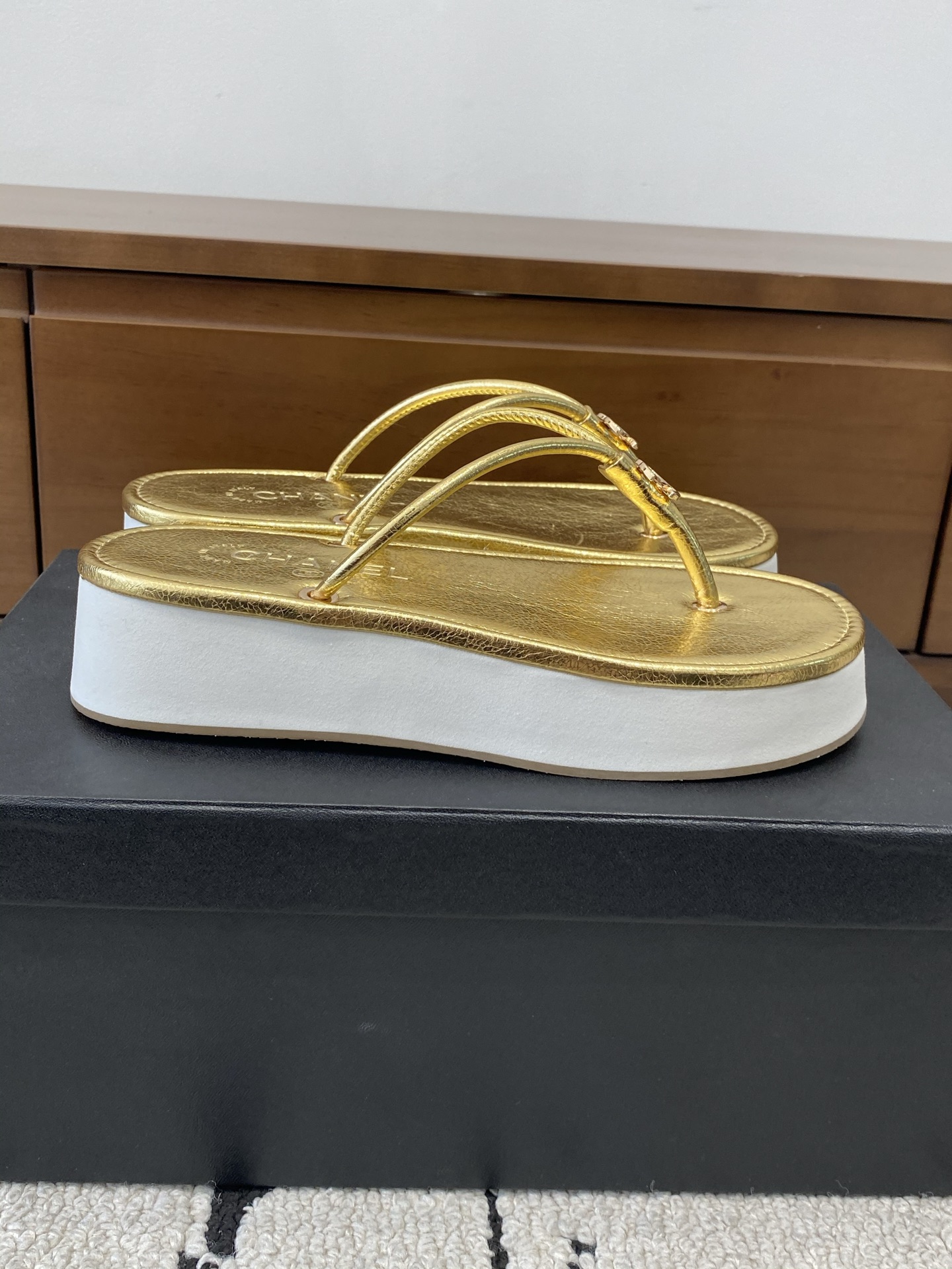 [TOP] CHANEL Slippers - Gold - 711 Luxury