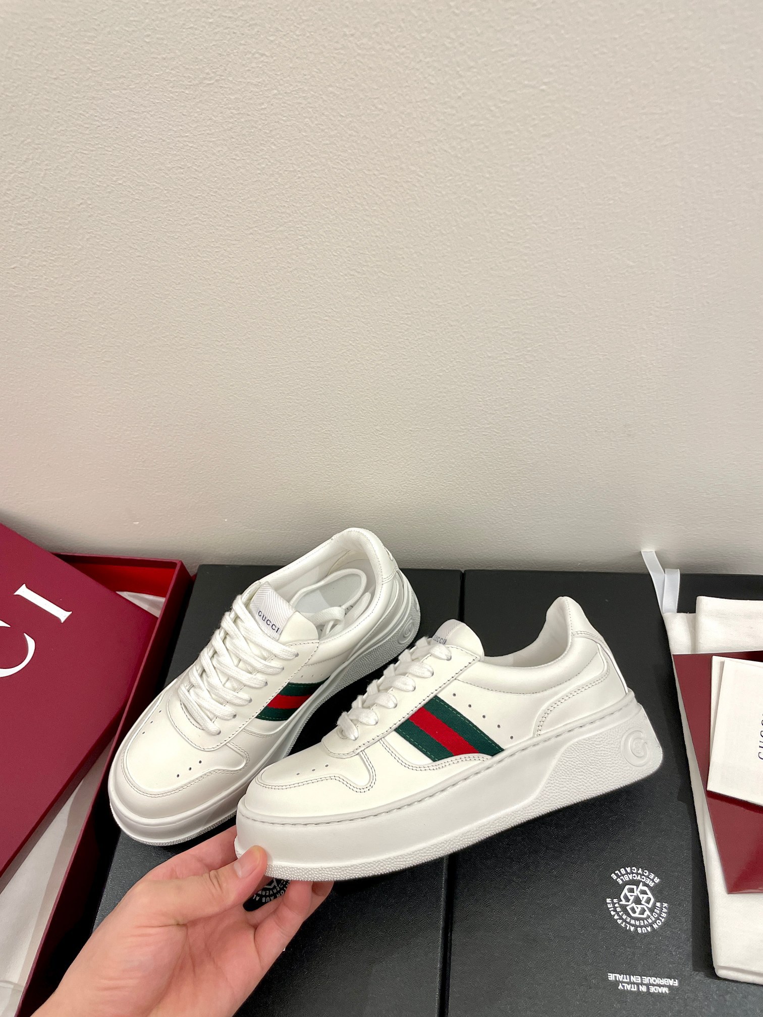 [TOP] GUCCI Sneaker - White - 711 Luxury