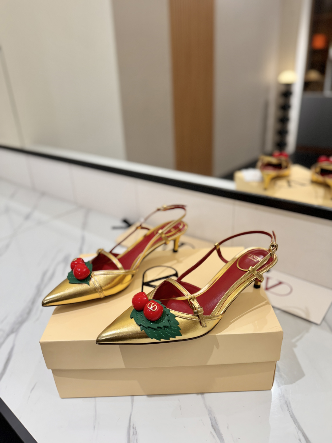 [TOP] VALENTINO Shoes - Gold - 711 Luxury