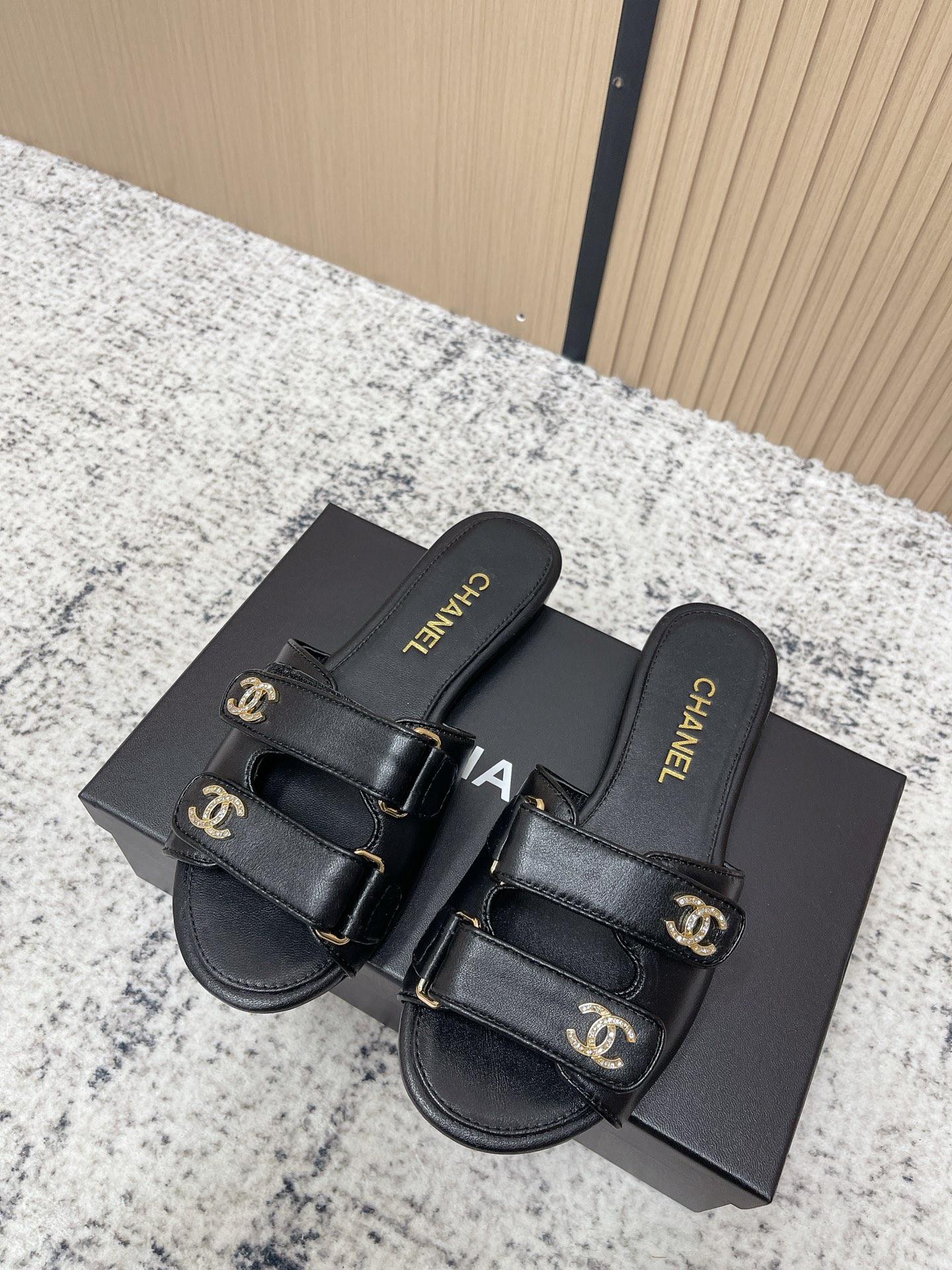 [TOP] CHANEL Sandals - Black