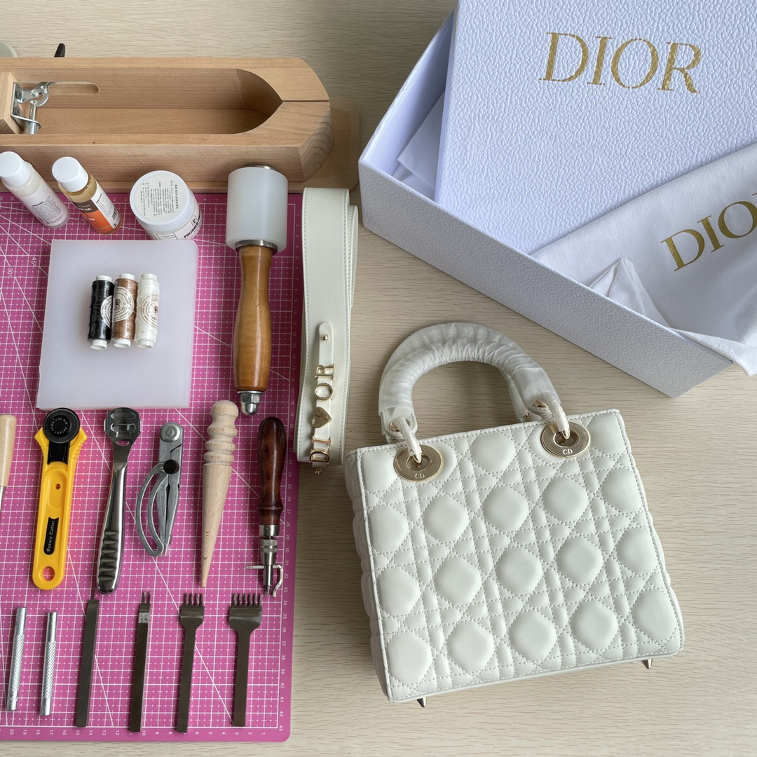 [TOP] Christian Dior Lady Dior Bag Lambskin 20x17x8cm - White - 711 Luxury