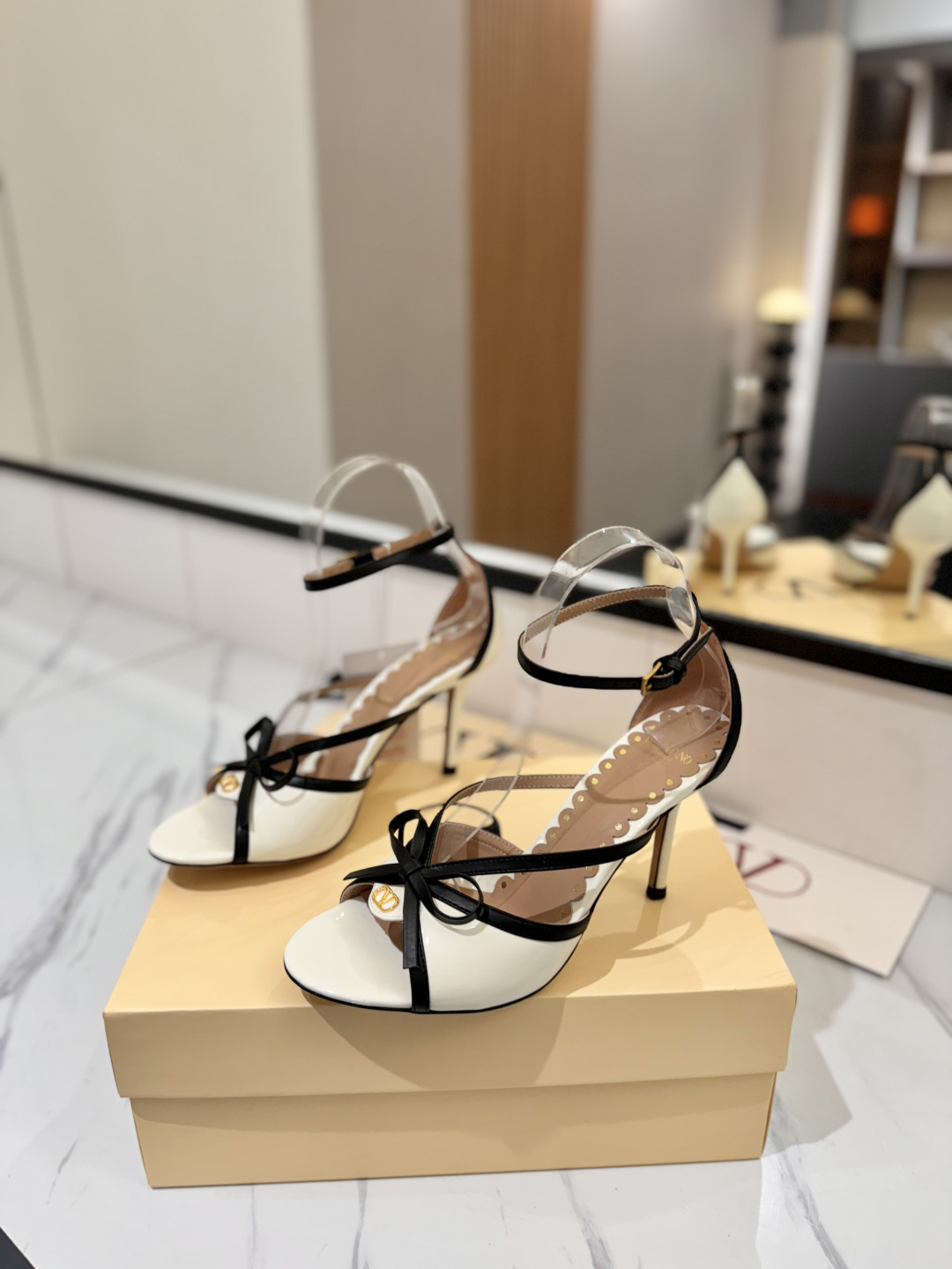[TOP] VALENTINO 8.5cm High Heel Sandals - White - 711 Luxury