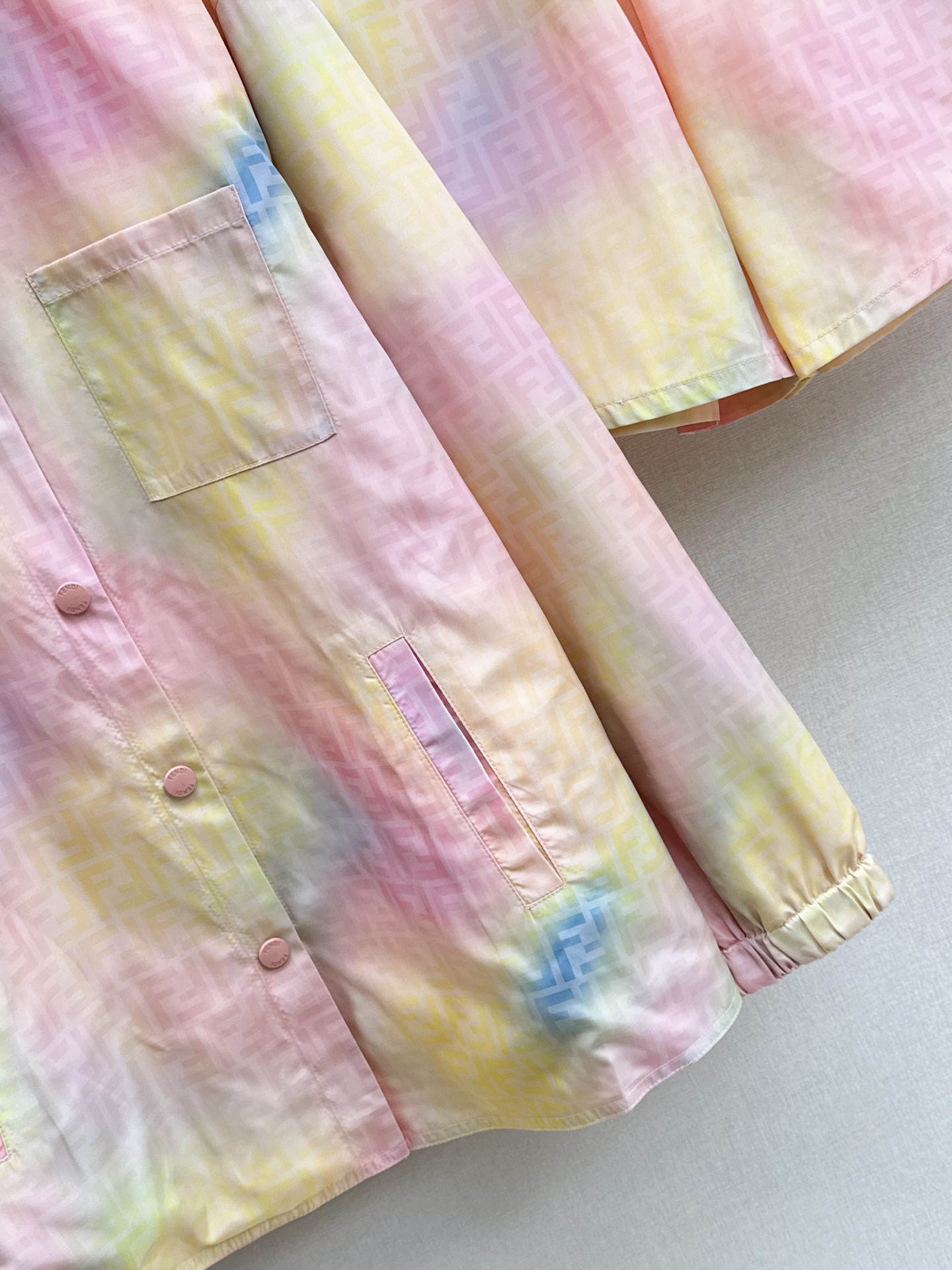 [TOP] FENDI Gradient Color FF Print Collared Shirt + Shorts Set - Pink