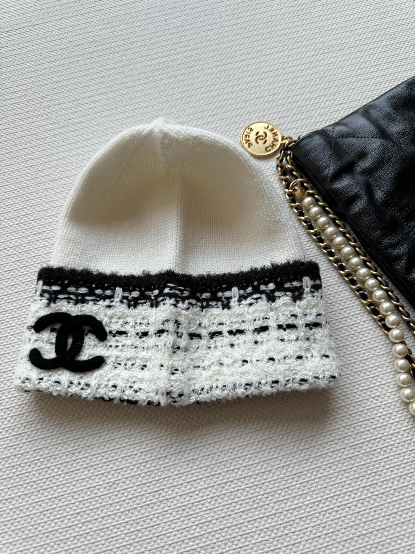 [TOP] CHANEL Knitted Hat - White