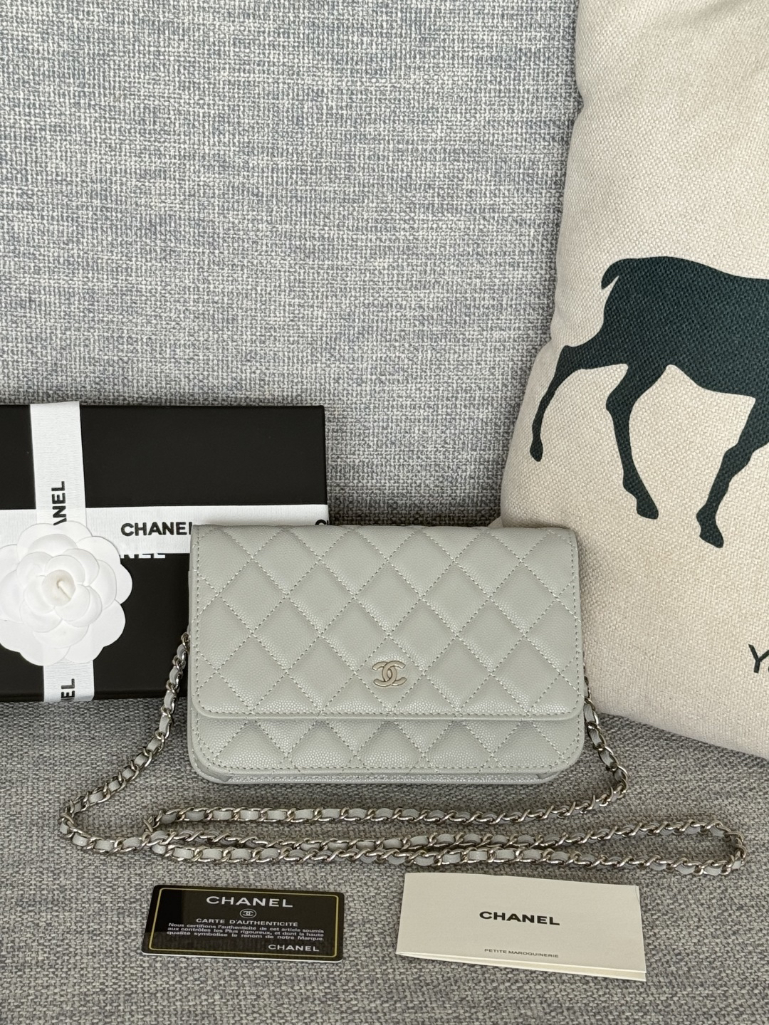 [TOP] CHANEL Woc Bag Cowhide 19x12x3cm - Gray & SHW - 711 Luxury