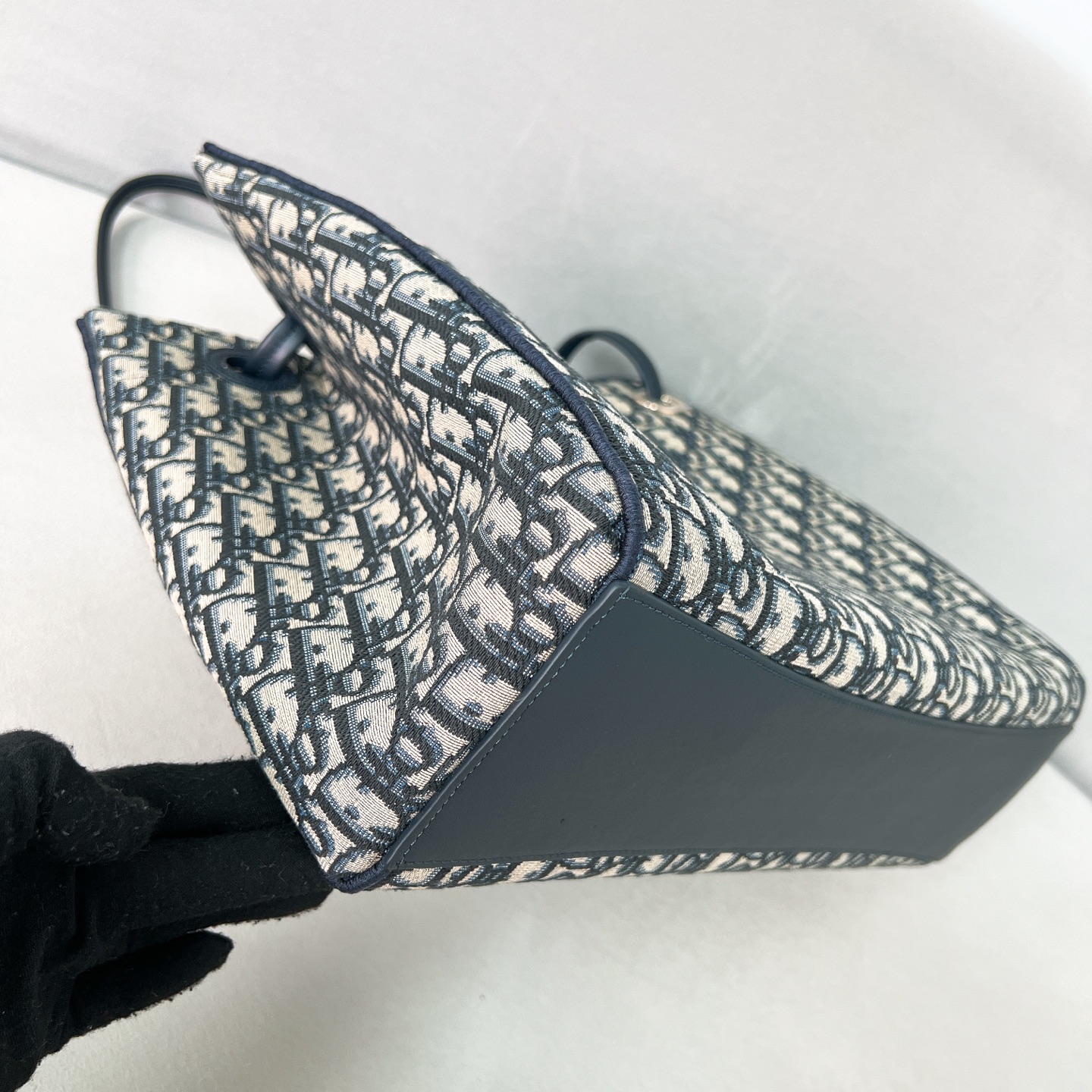 Dior Oblique Bow Medium Tote Bag Detail 7