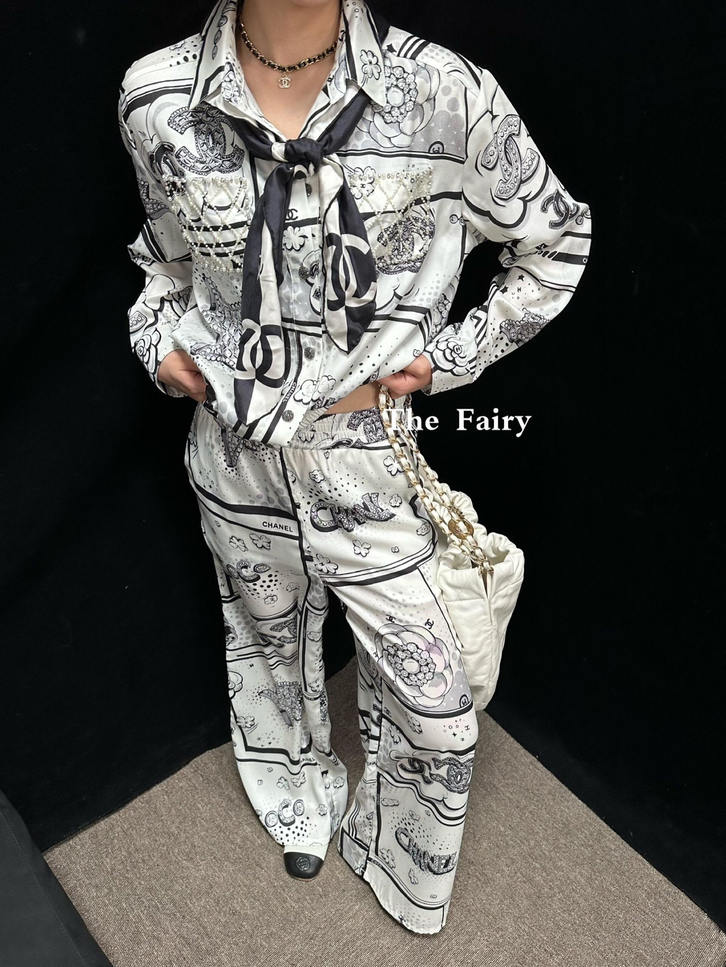 [TOP] CHANEL  Suit - White