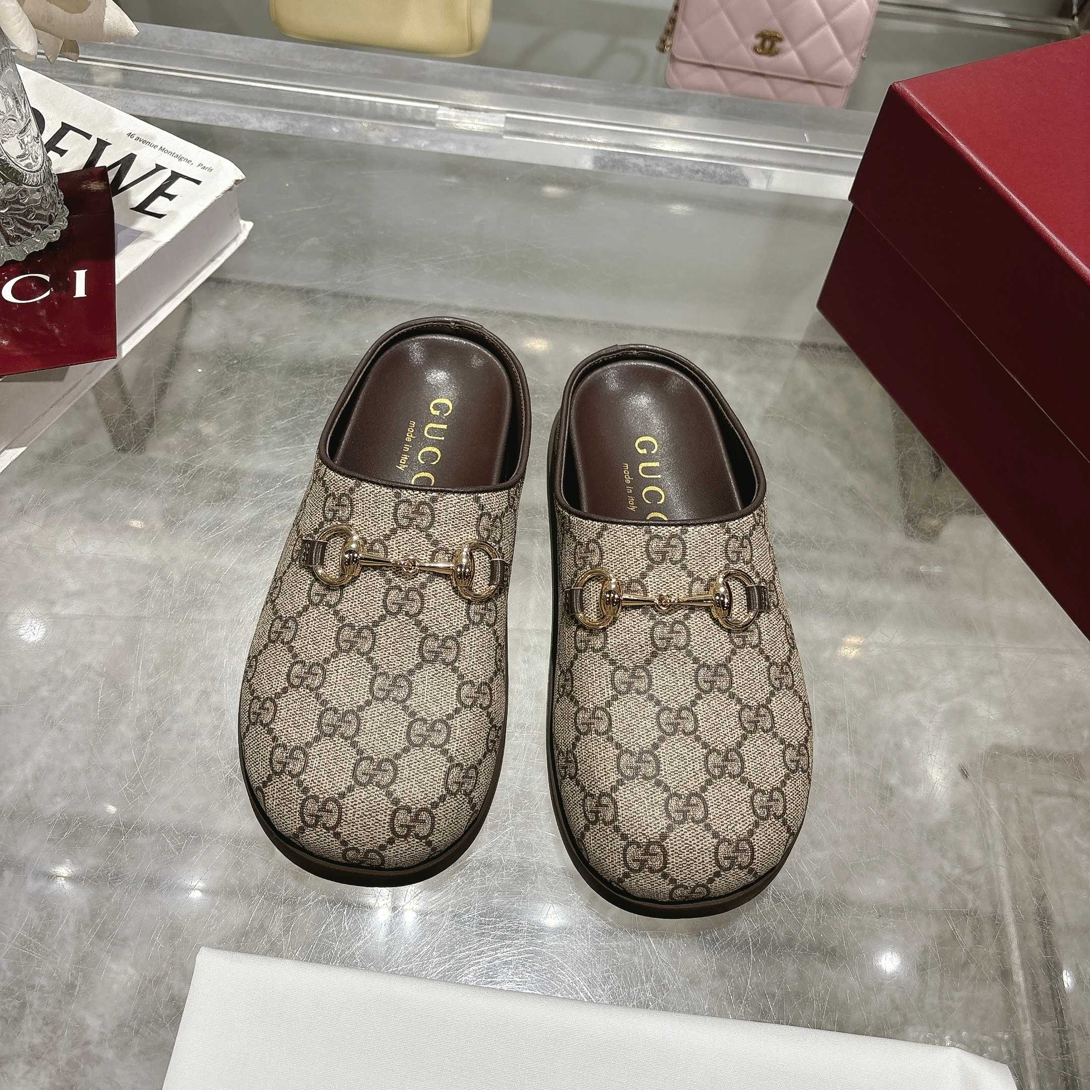 [TOP] GUCCI Slippers - Gray - 711 Luxury
