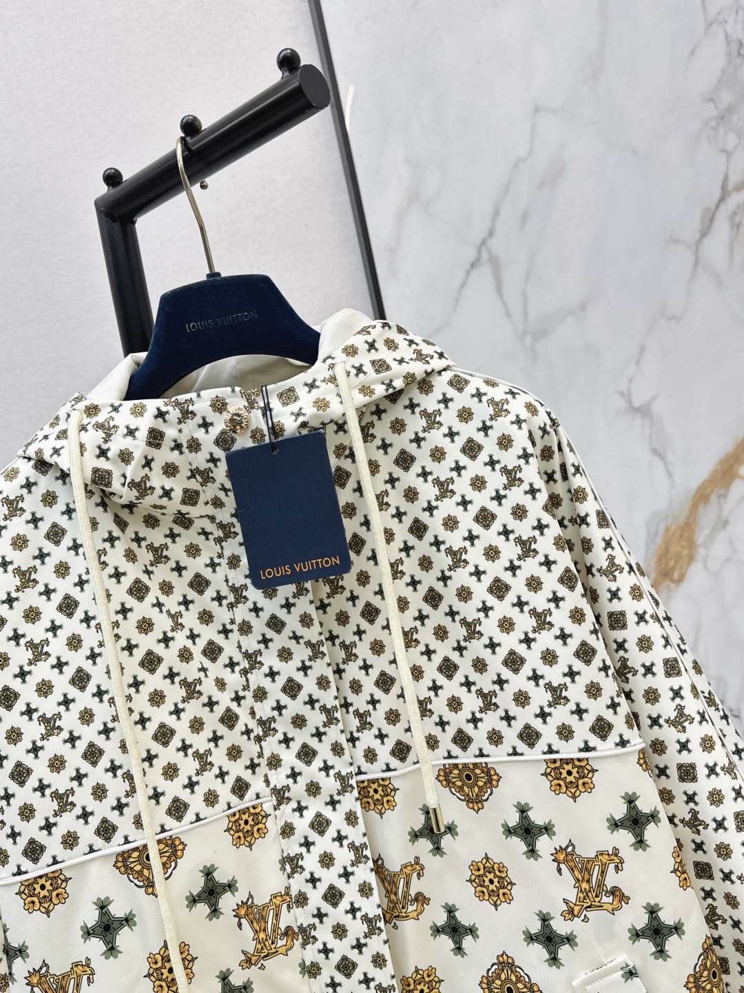 [TOP] Louis Vuitton LV Hooded Zip-Up Monogram Trench Coat - White