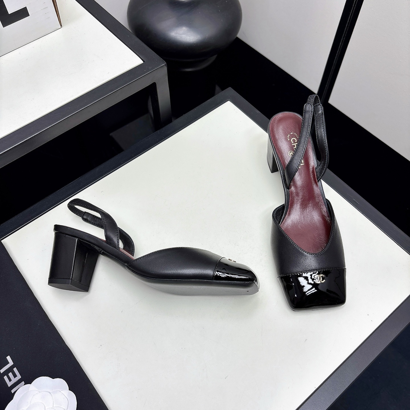 [TOP] CHANEL Mules - Black - 711 Luxury