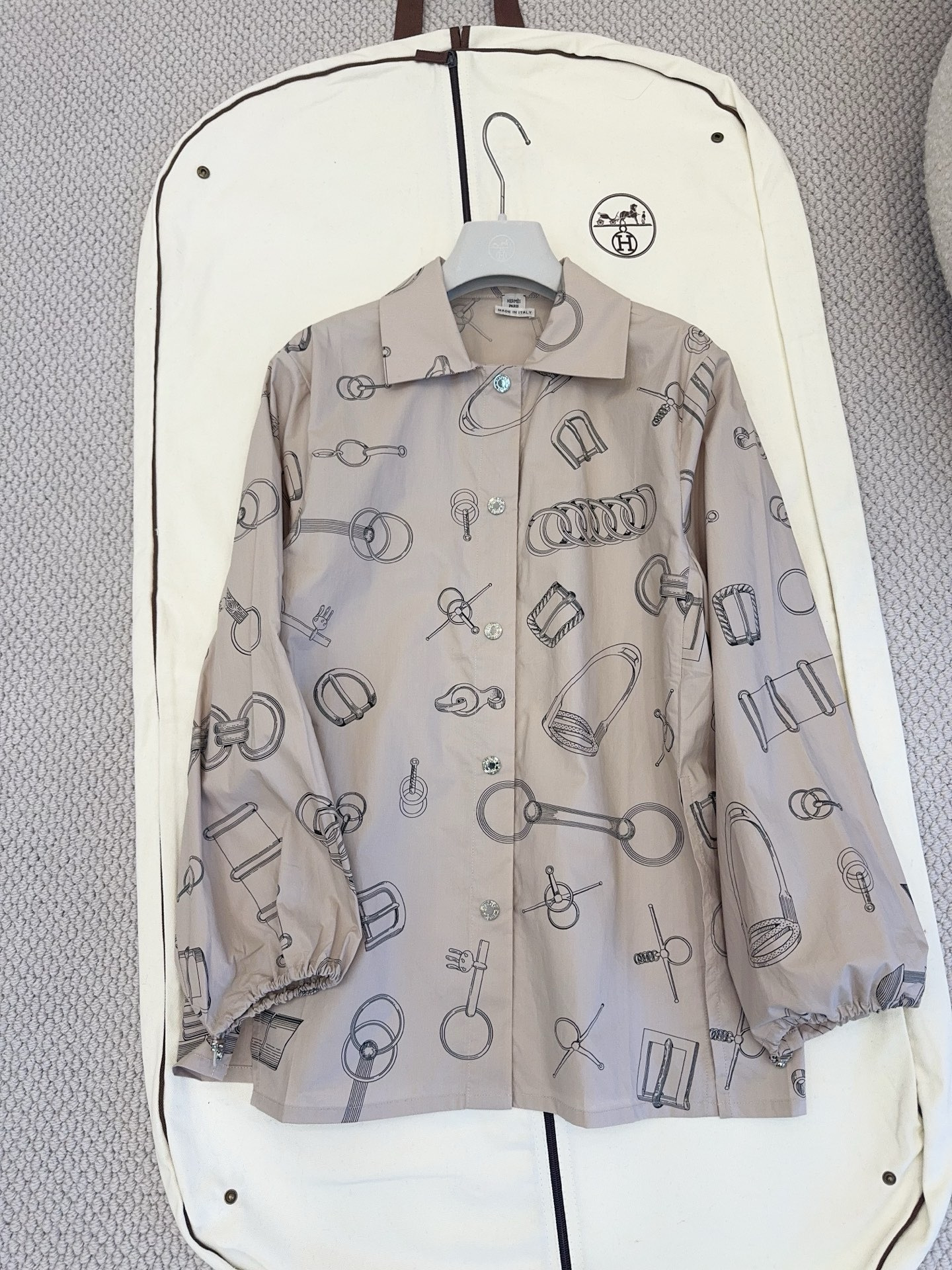 Designer Bag Hermès Cahier Du Colporteur Shirt #394226 View 2 | Nigo Office