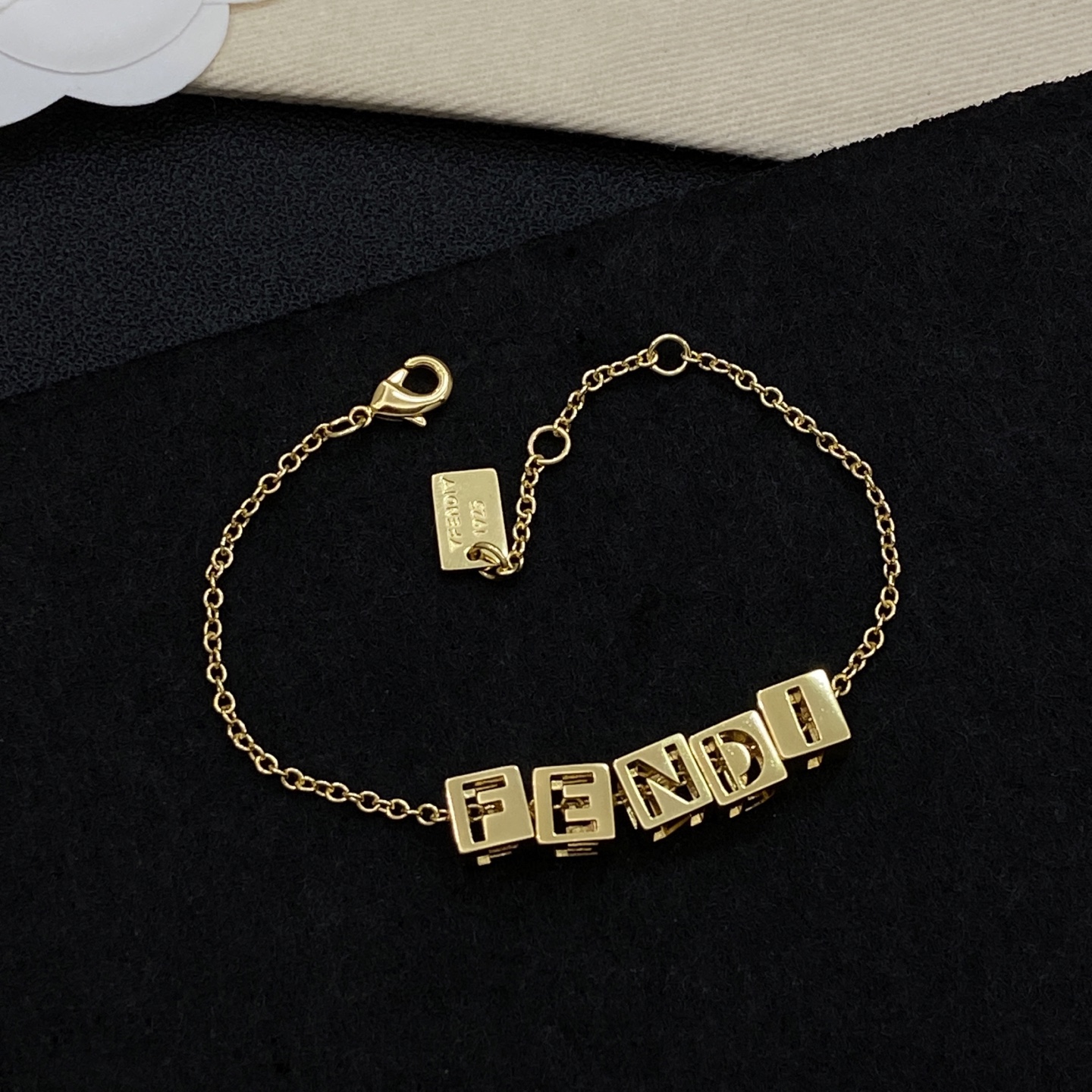 [TOP] FENDI Bracelet - Gold - 711 Luxury