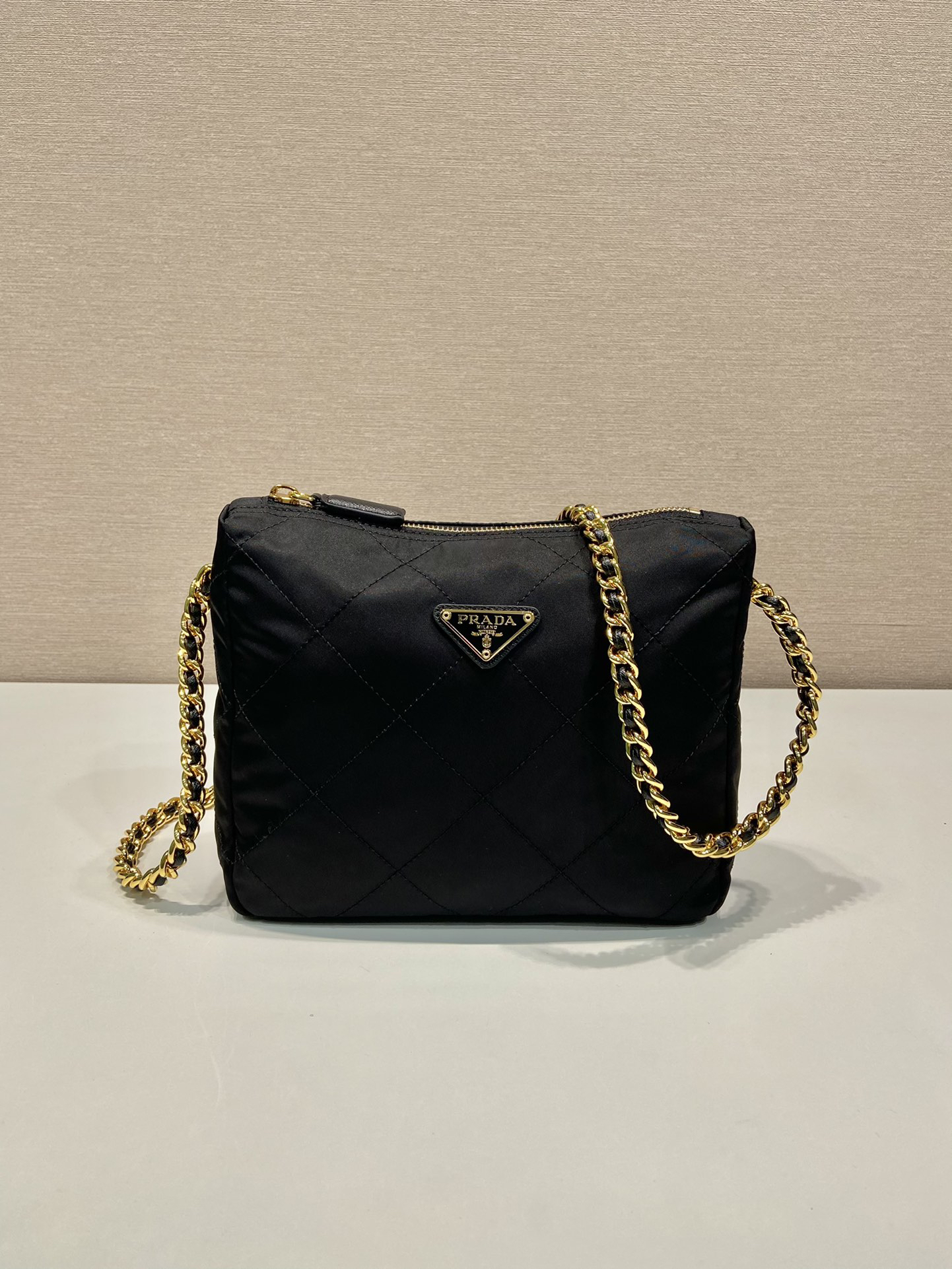 [TOP] PRADA Traditional Chain Pattern Duffle  Bag  22x19x8cm - Black - 711 Luxury