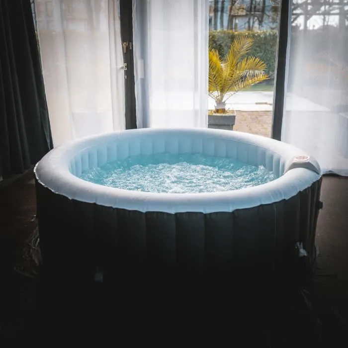 Spa gonflable BESTWAY – Lay-Z-Spa Ibiza Airjet – 180 x 180 x 66 cm – 4/6 places – Carré Optez pour le spa gonflable Ibiza  Soulagez votre stress avec le Lay-Z-Spa® Ibiza AirJet™ !  Profitez d’une séance de relaxation dans le confort du spa Ibiza AirJ