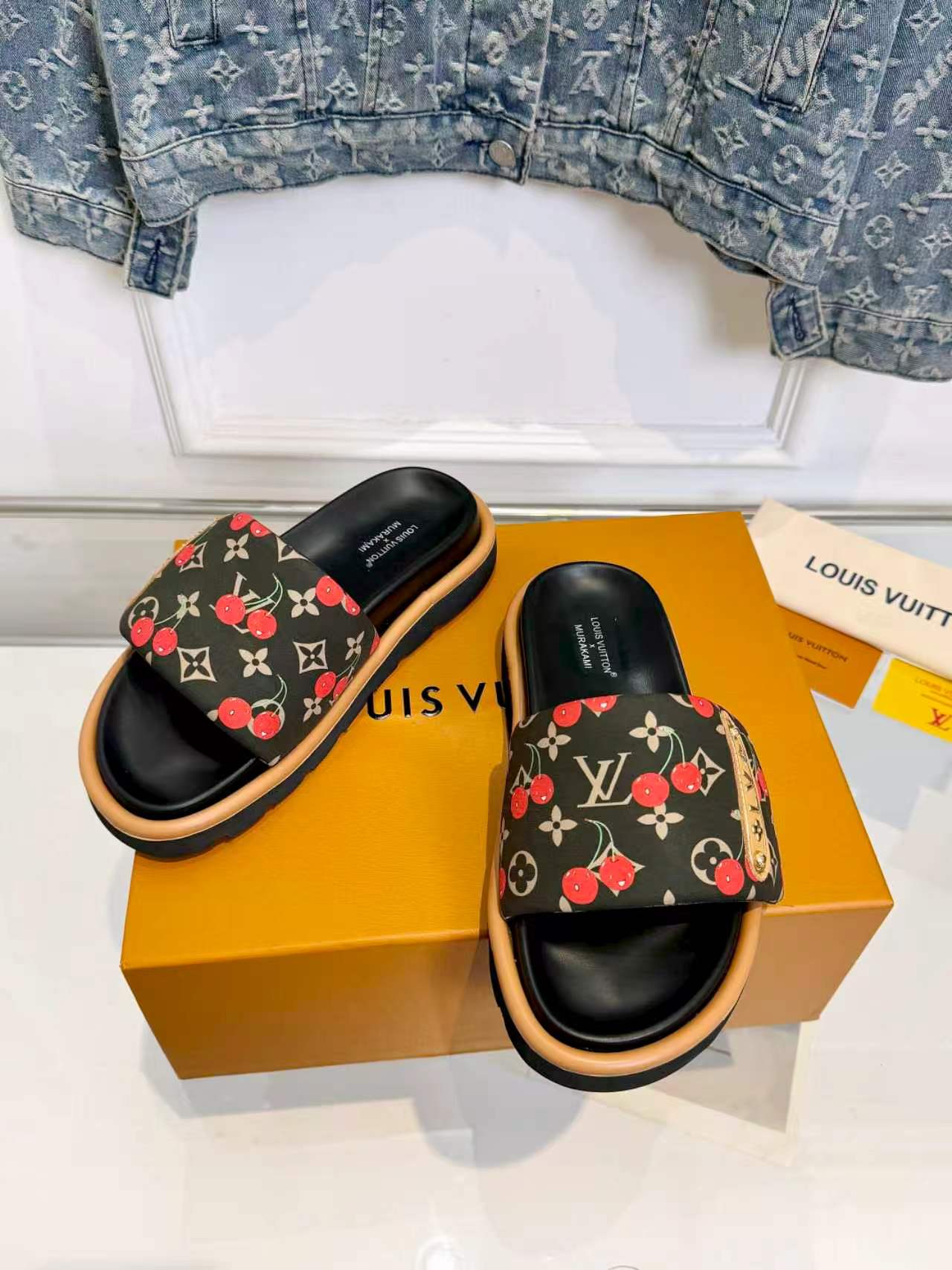 [TOP] Louis Vuitton LV Slippers - Black - 711 Luxury