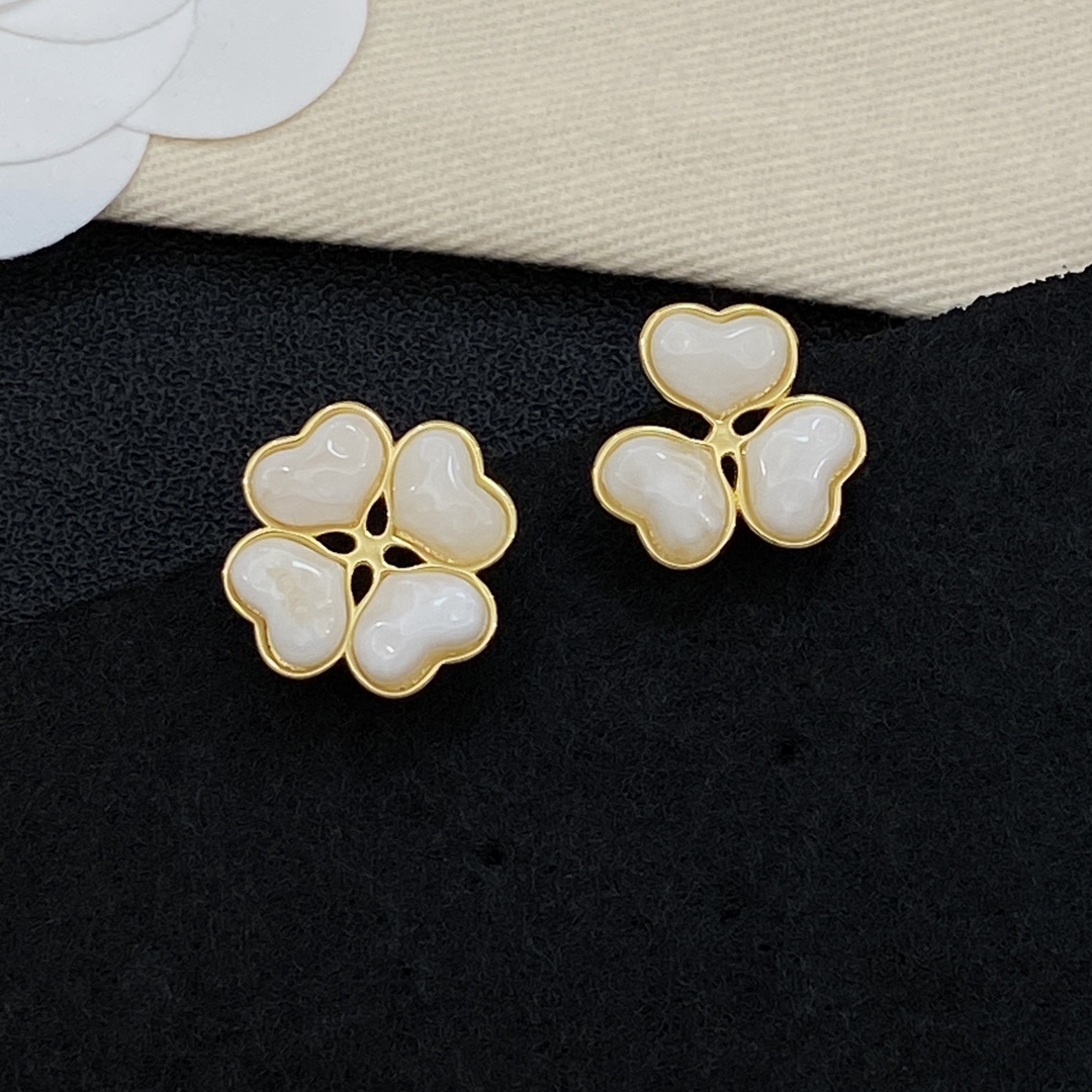 [TOP] Christian Dior Earrings - Gold