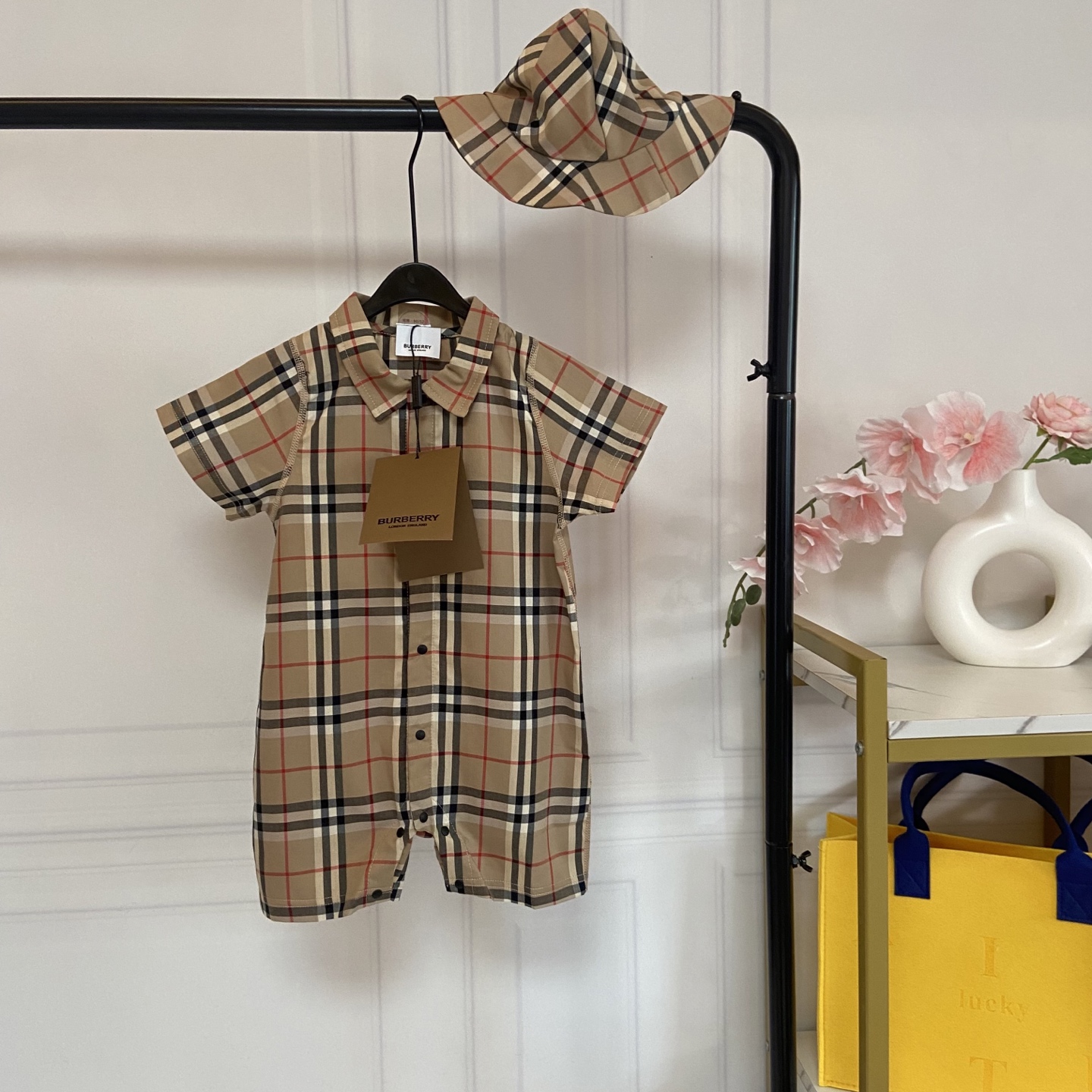 Burberry Unisex Baby Vintage Check Short Sleeve Romper & Matching Bucket Hat 2 Piece Set Infant Boys Girls Sizes 59-100