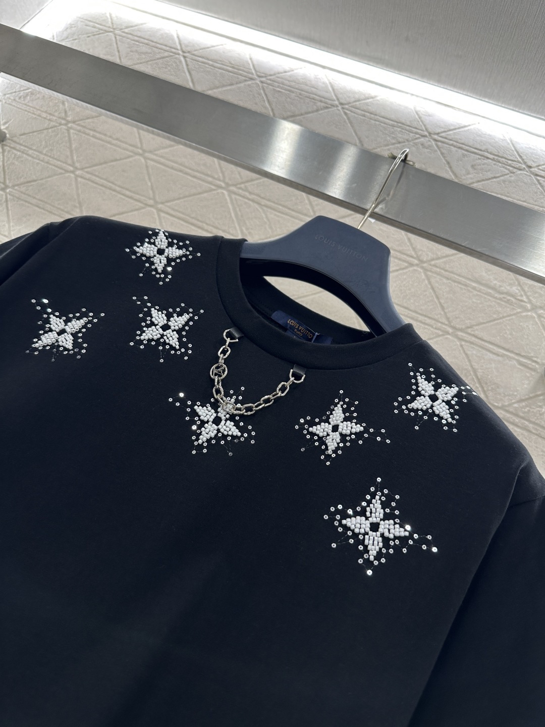 [TOP] Louis Vuitton LV Short-Sleeve T-Shirt - Black