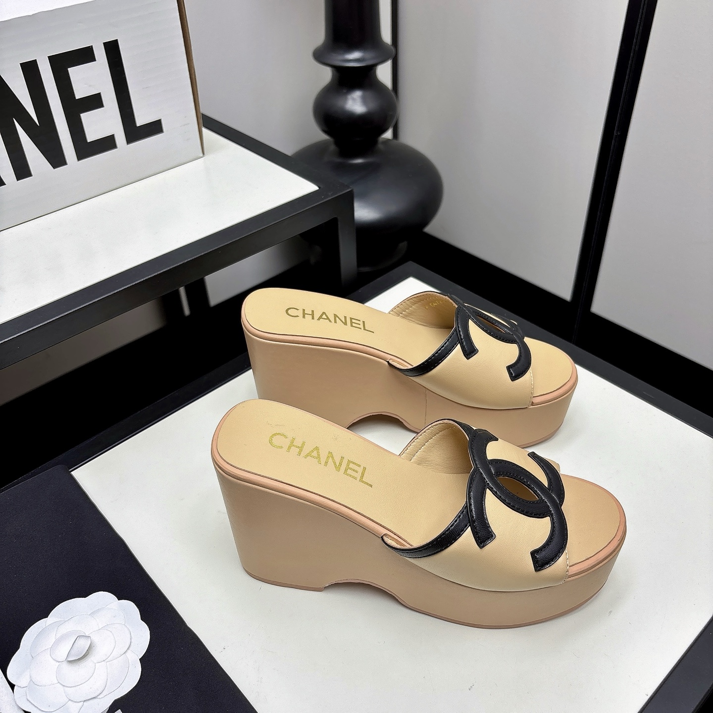 [TOP] CHANEL Slippers - Beige - 711 Luxury