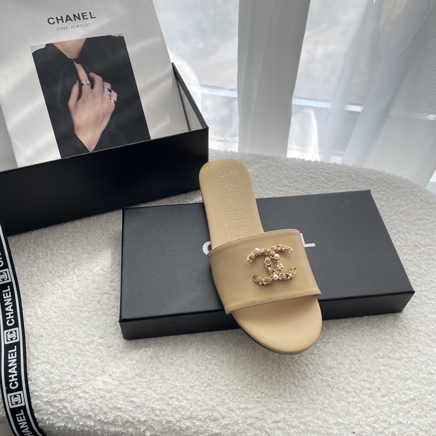 [TOP] CHANEL Flat Sandals - Khaki