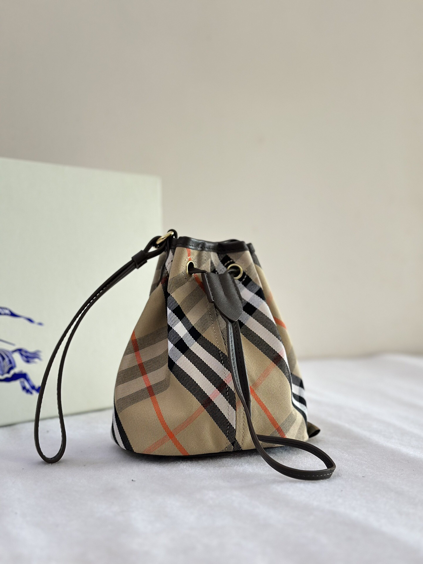 [TOP] BURBERRY Plaid Bag 16 x 10.5 x 18cm - Khaki - 711 Luxury