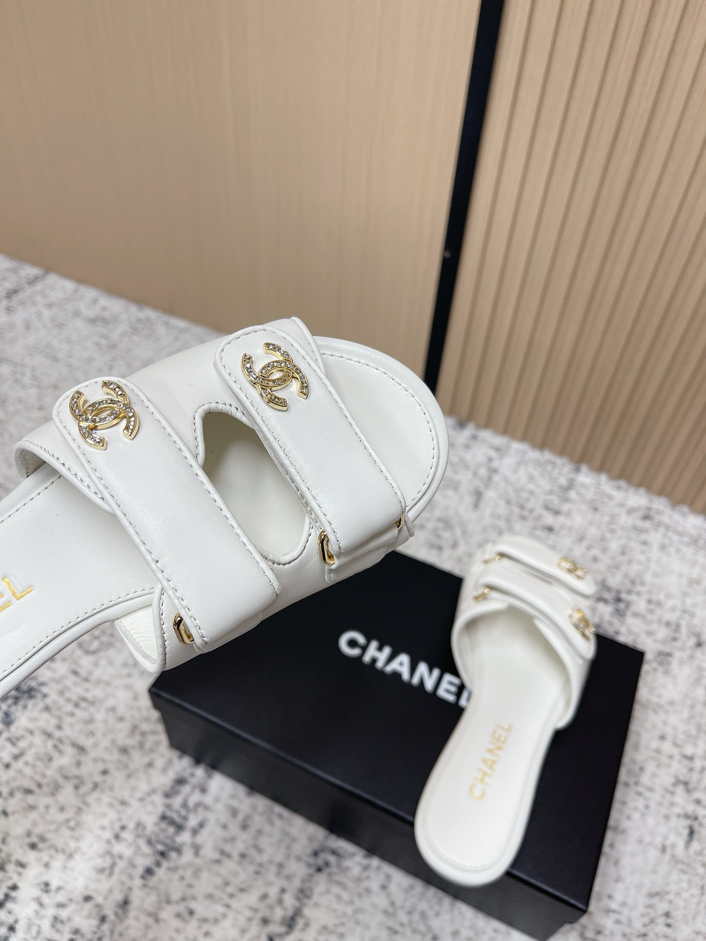 [TOP] CHANEL  Sandals - White