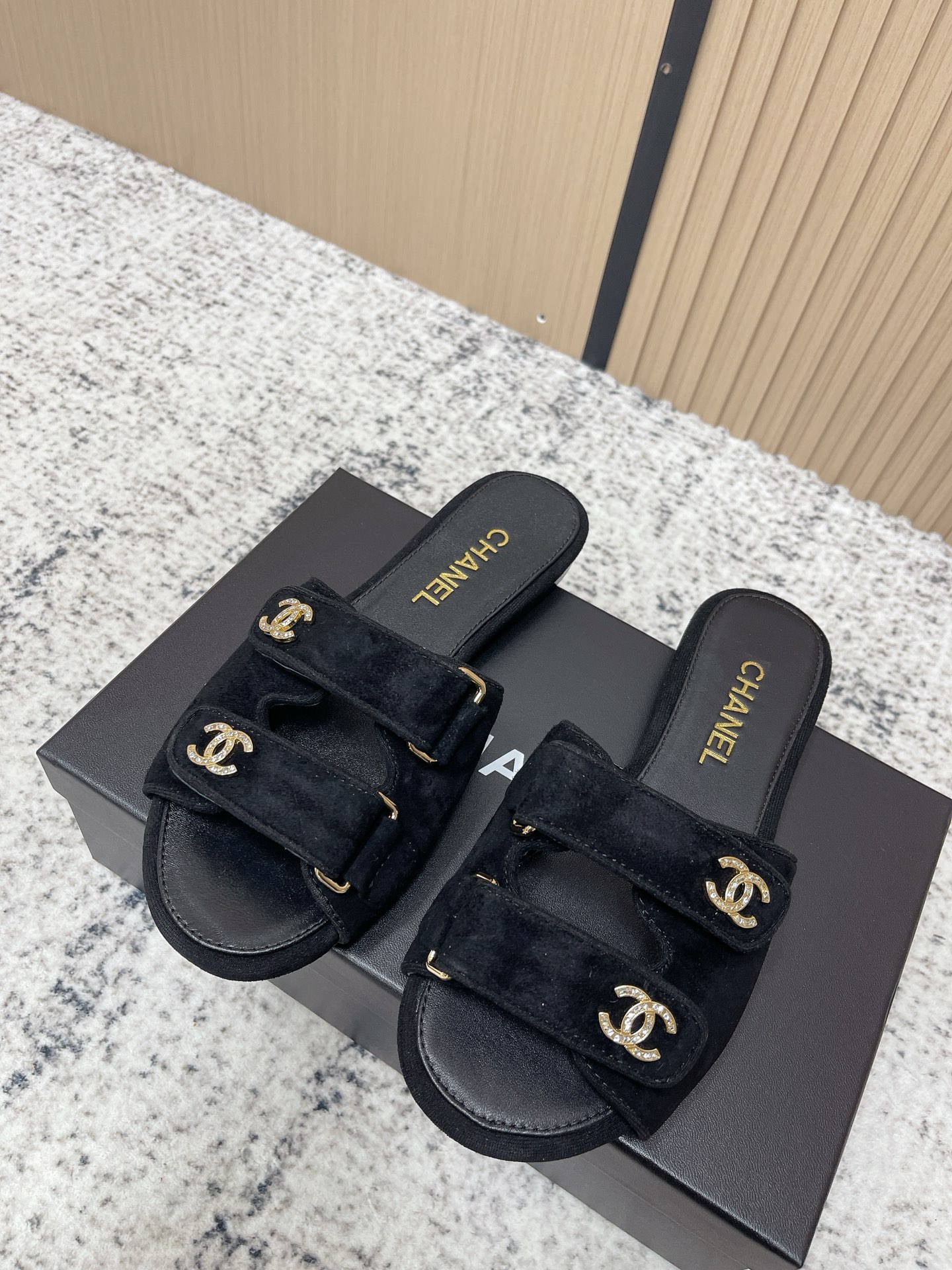 [TOP] CHANEL  Sandals - Black
