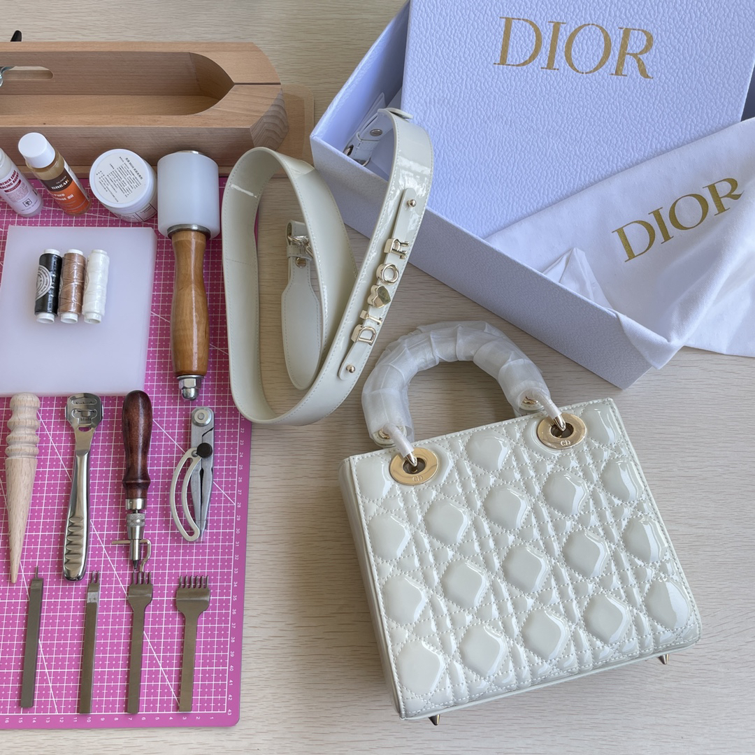 [TOP] Christian Dior Lady Dior Bag Patent Leather 20x17x8cm - White - 711 Luxury