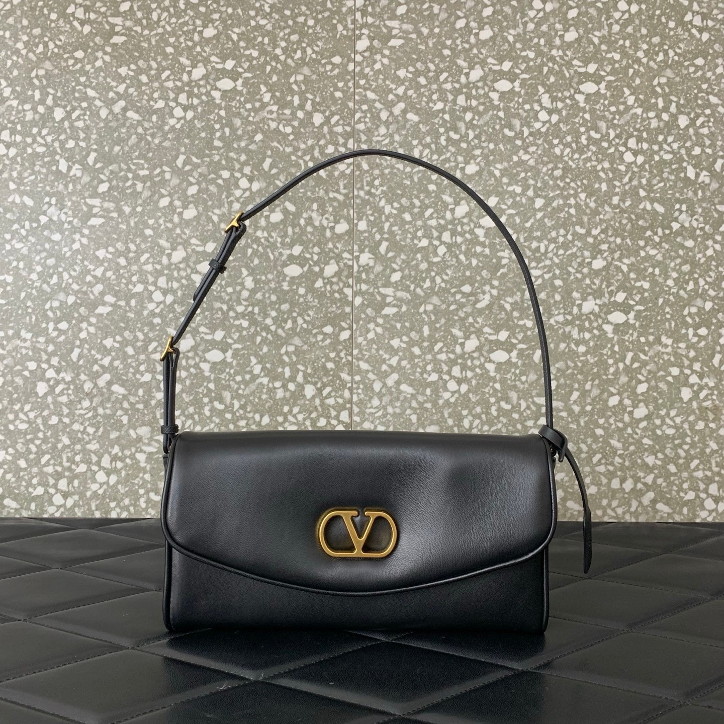 [TOP] VALENTINO GARAVANI DEVAIN Bag 23.5cm - Black