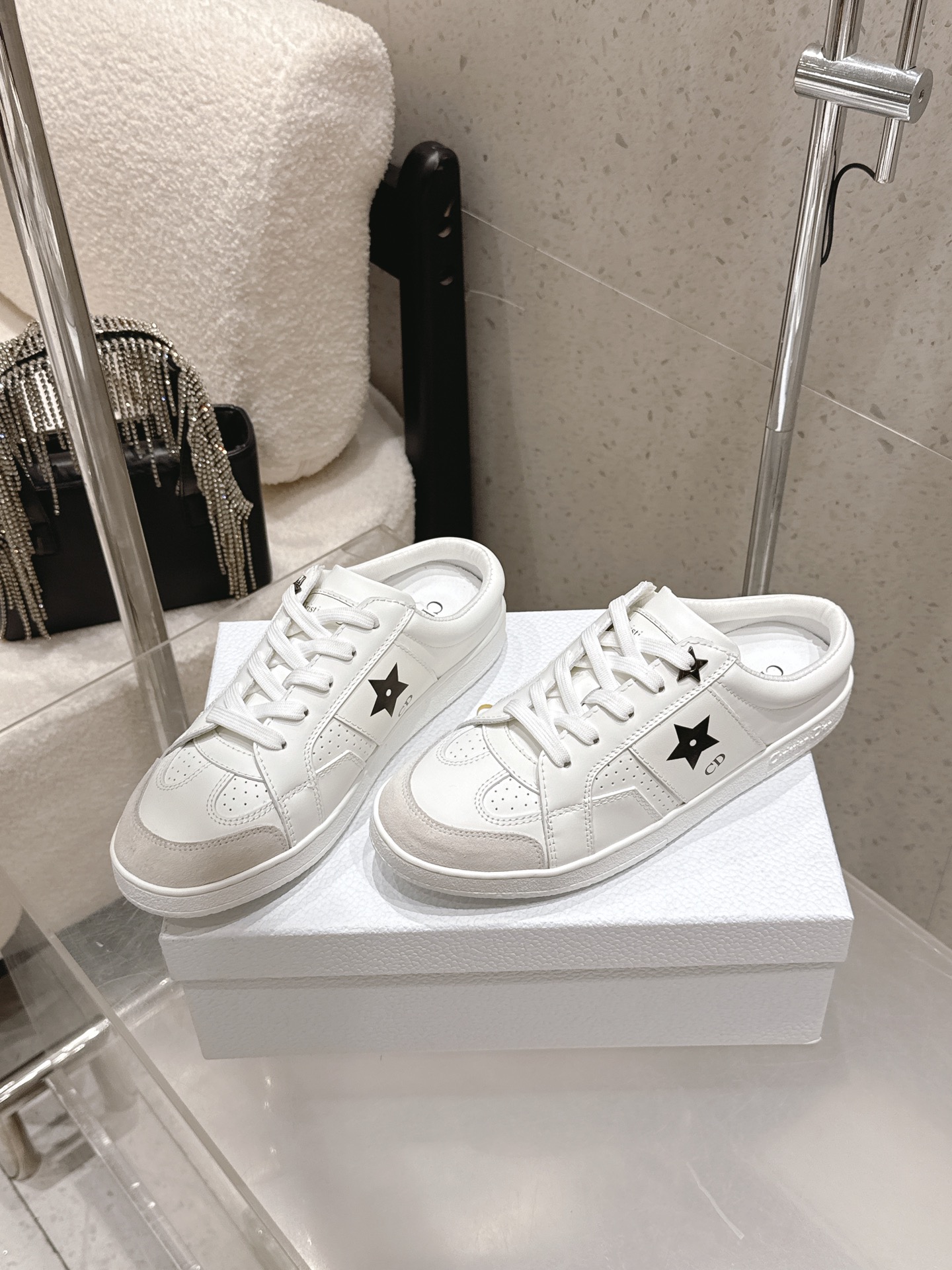 [TOP] Christian Dior Cowhide Casual Shoes - White - 711 Luxury