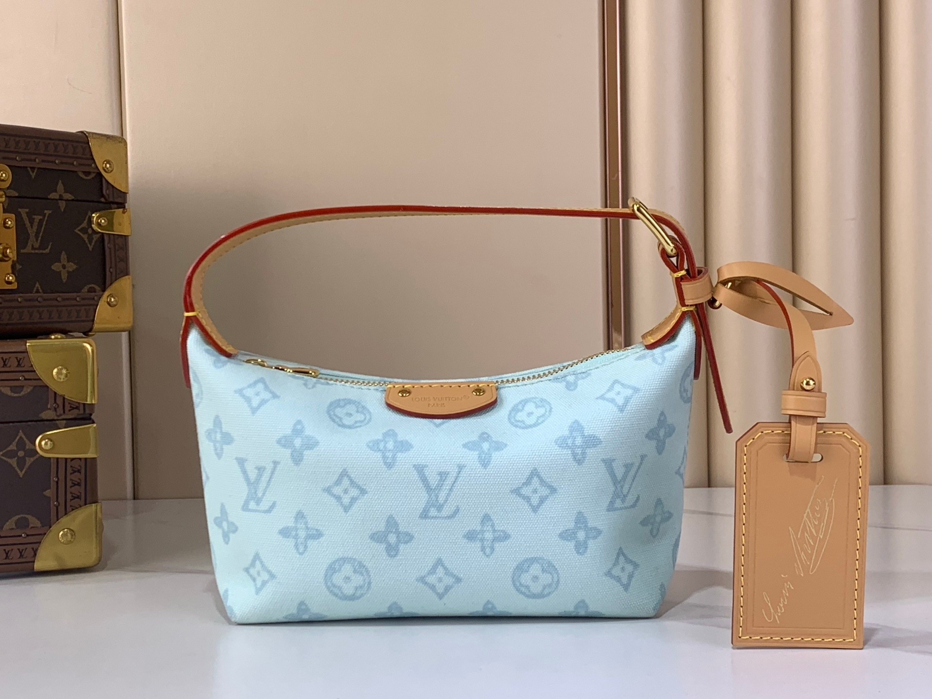 [TOP] Louis Vuitton LV Hills Pochette Handbag 18.5 x 11 x 6.5cm - Light Blue
