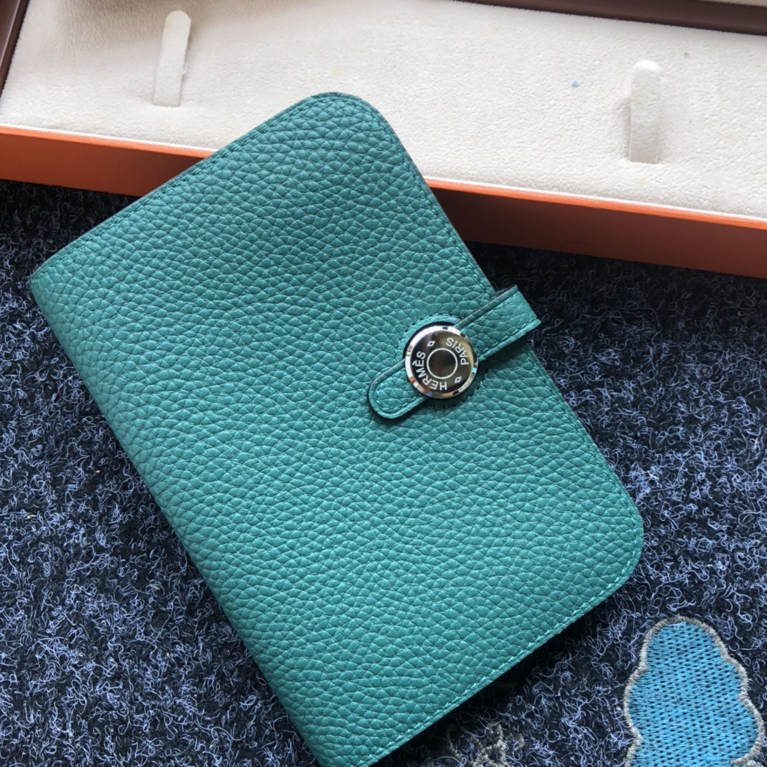 [TOP] HERMES Dogon Passport Holder 15cm - Green