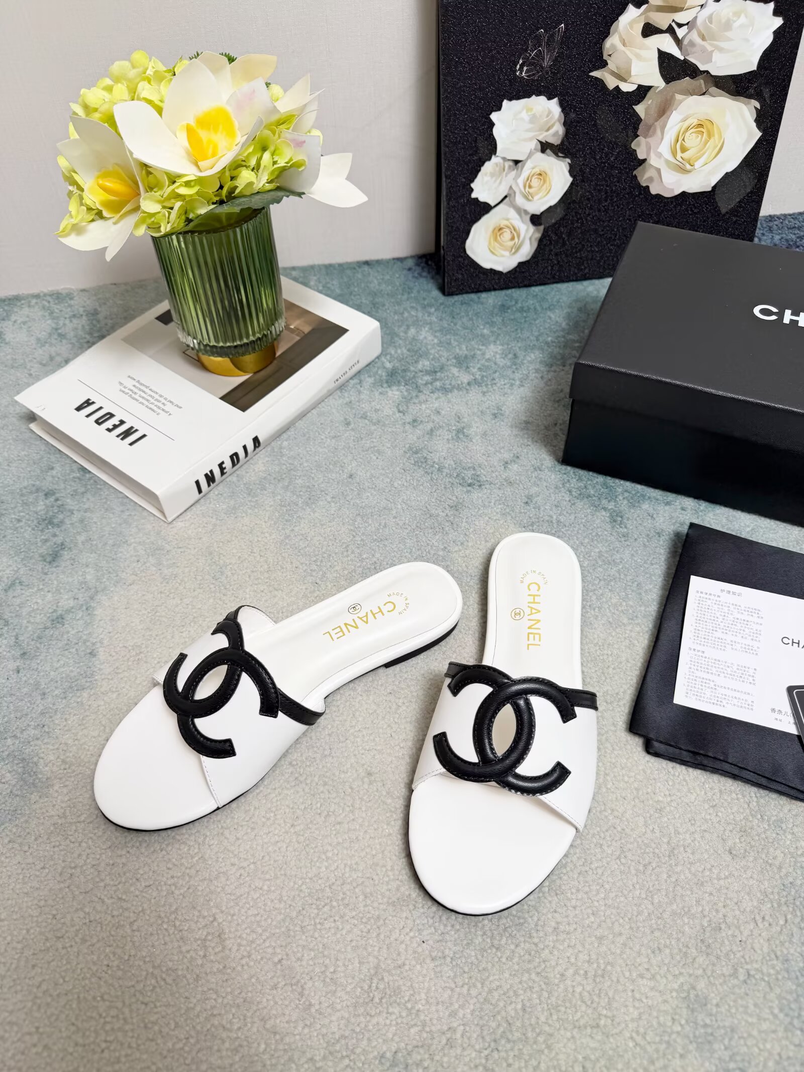 [TOP] CHANEL CC Slippers Cowhide - White - 711 Luxury