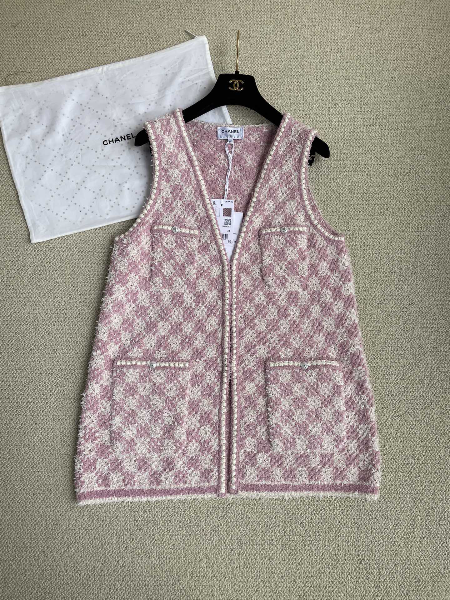 Chanel white Clothing Chanel Knitted Tweed Plaid Pink White Vest #395405 View 2 | Nigo Office