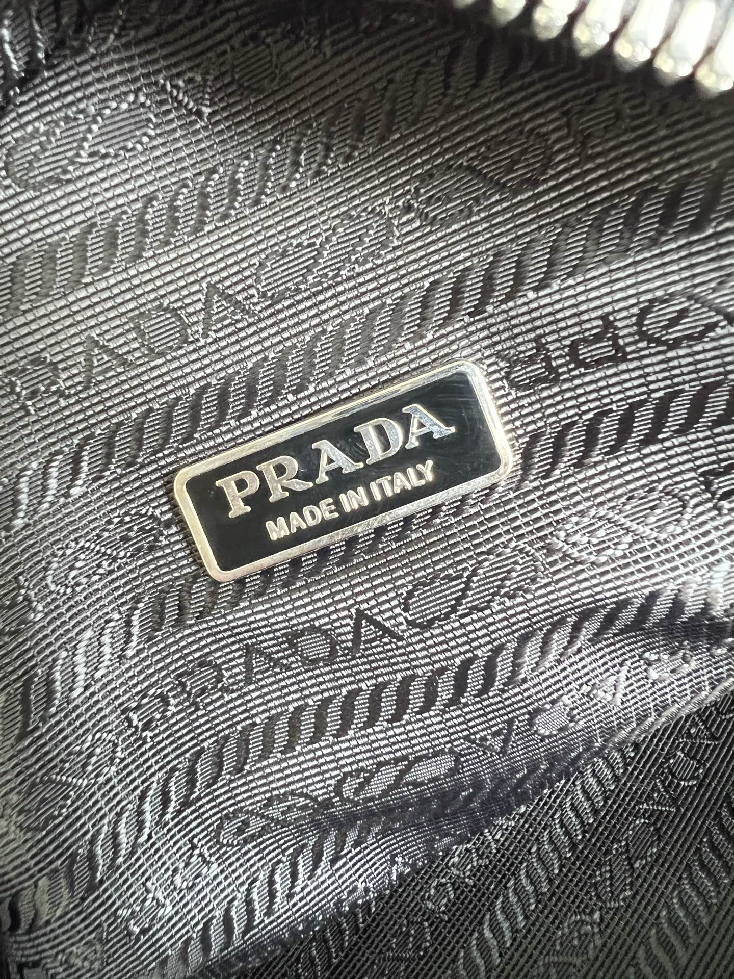 [TOP] PRADA Triangle Top Handle Shoulder Bag 25x14x11cm - Black