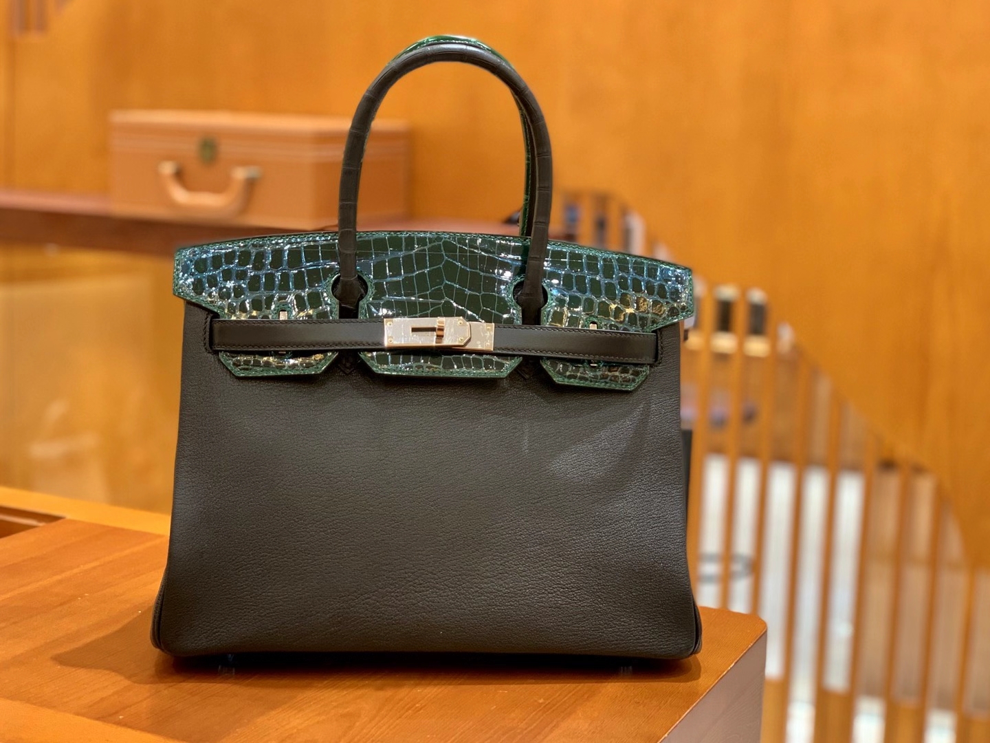 Hermes Birkin touch, 25-30cm in size, made of imported crocodile skin with goat skin overlay, original honeycomb thread, top-quality craftsmanship.