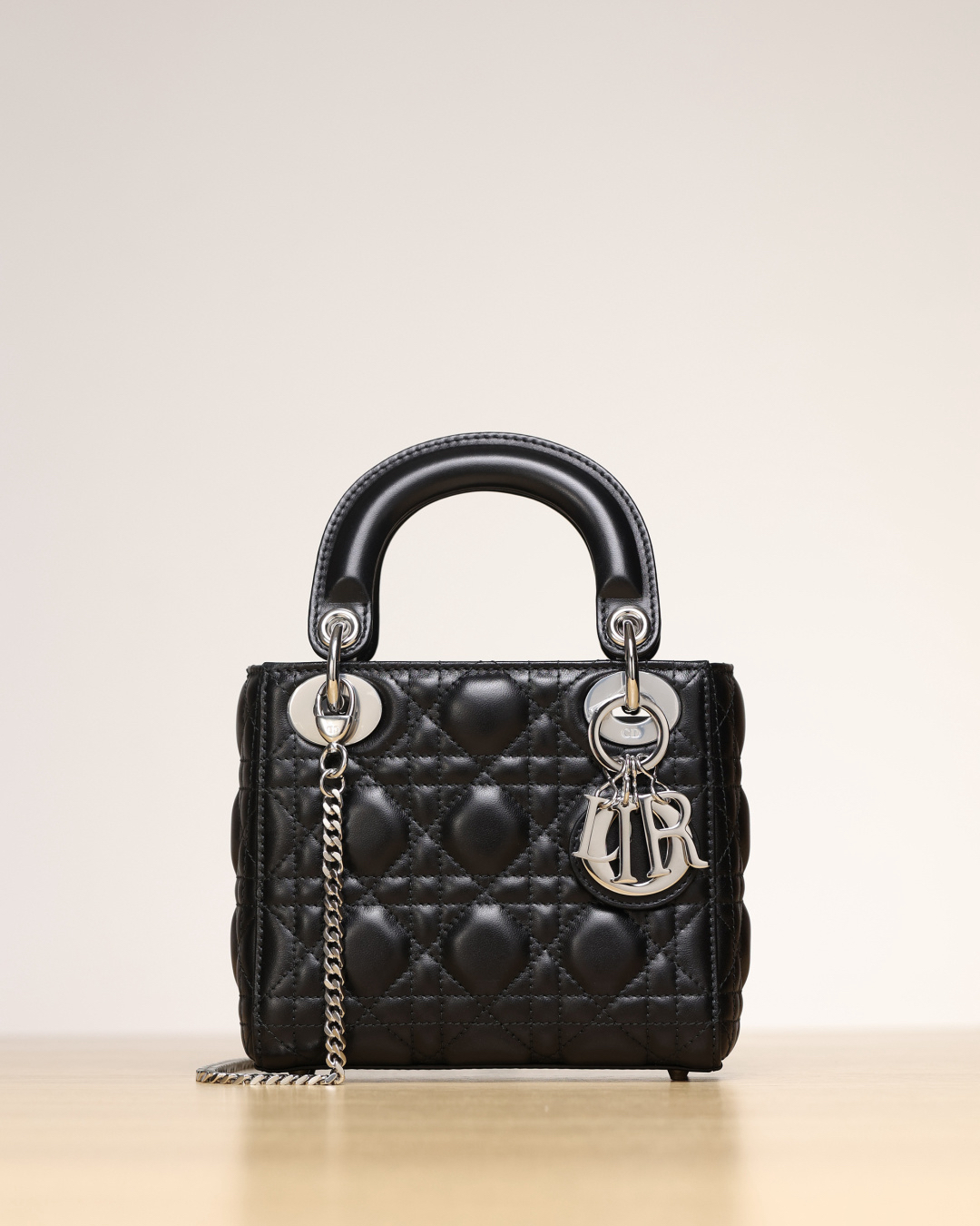 [TOP] Christian Dior Lady Dior Bag Lambskin 17x15x7cm - Black - 711 Luxury