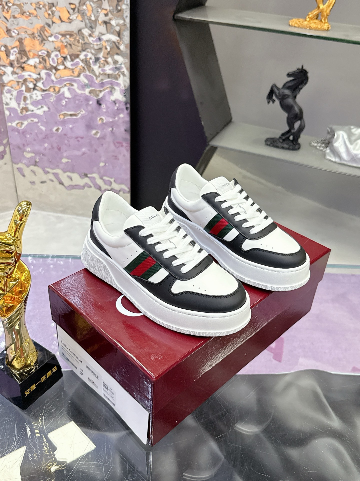 [TOP] GUCCI Sneaker - White - 711 Luxury