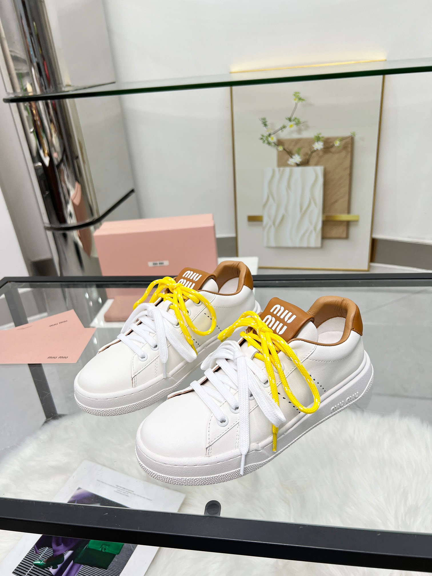 [TOP] Miu Miu Casual Shoes - White and Brown - 711 Luxury