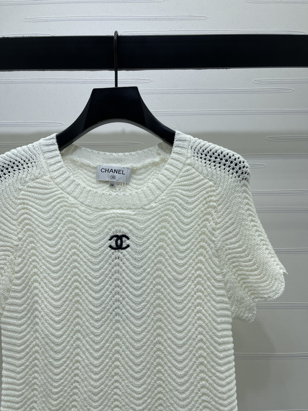 [TOP] CHANEL Wavy-patterned Crew Neck Knit Short -sleeve T-shirt  - Beige - 711 Luxury