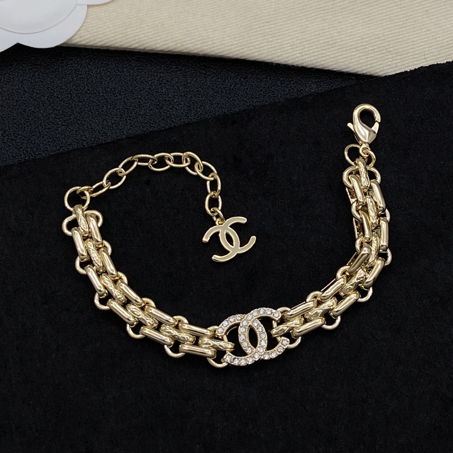 [TOP] CHANEL Bracelet - Gold - 711 Luxury
