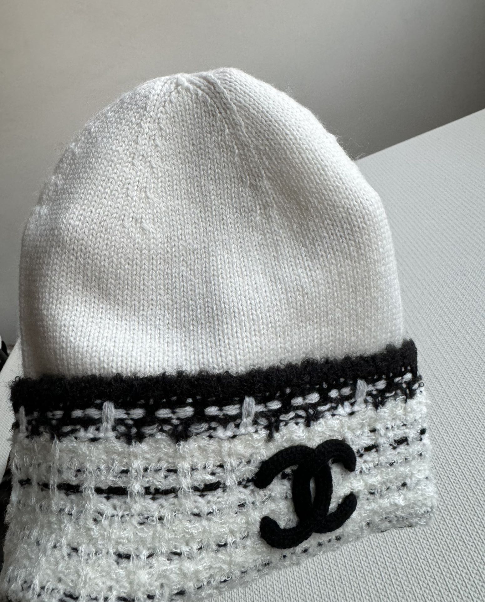 [TOP] CHANEL Knitted Hat - White
