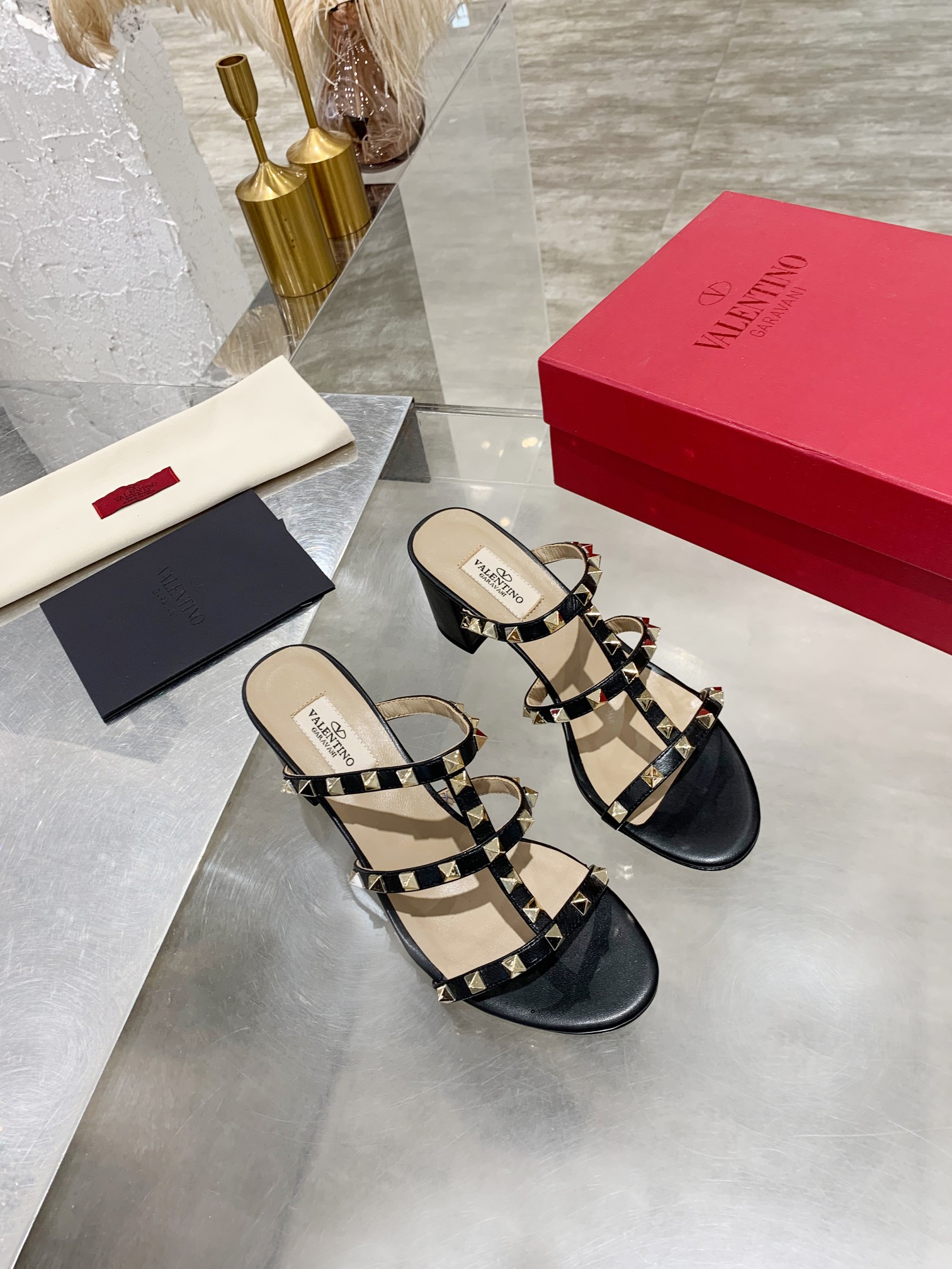 [TOP] VALENTINO Slippers - Black - 711 Luxury