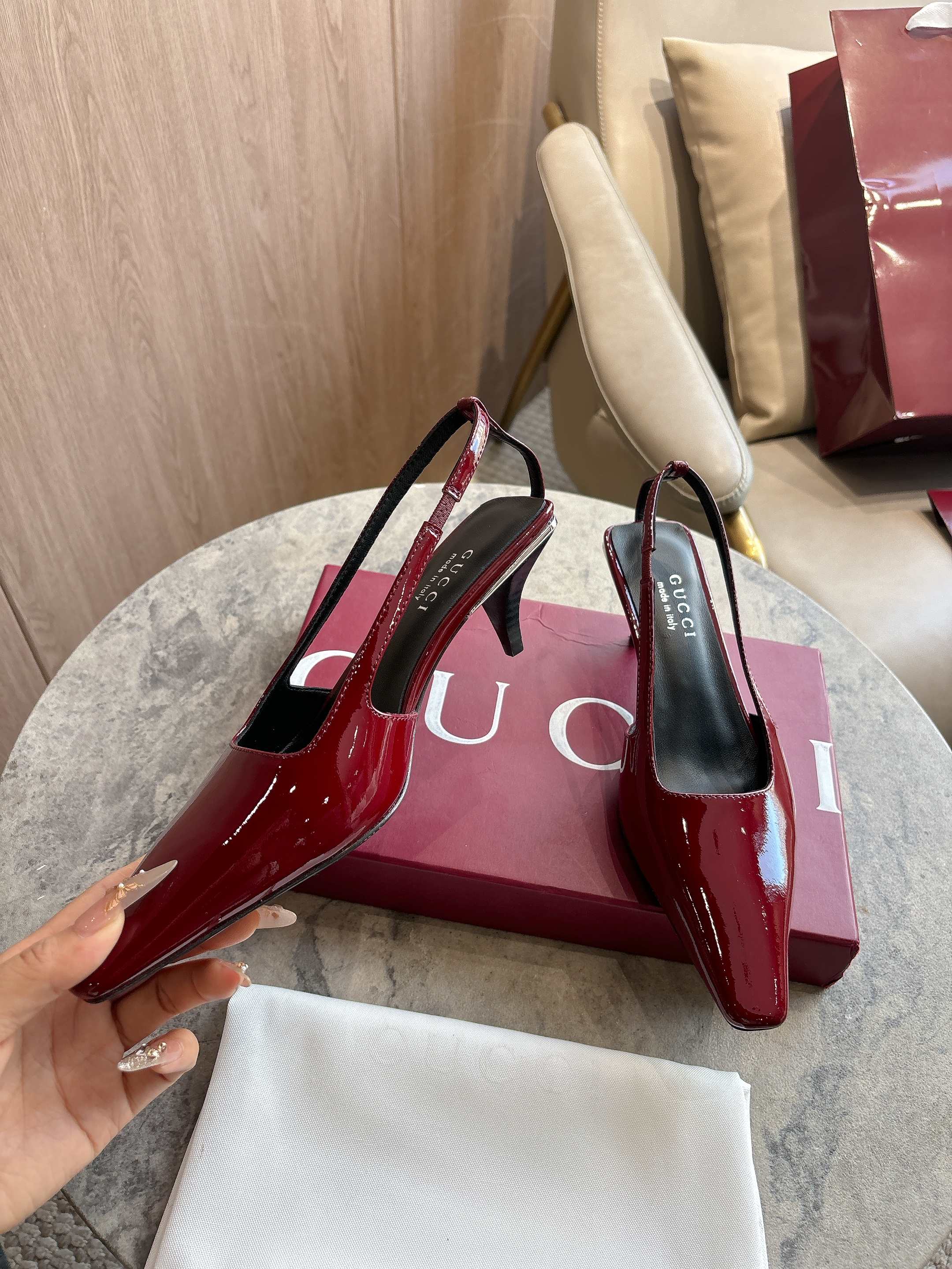 [TOP] GUCCI Shoes - Red - 711 Luxury