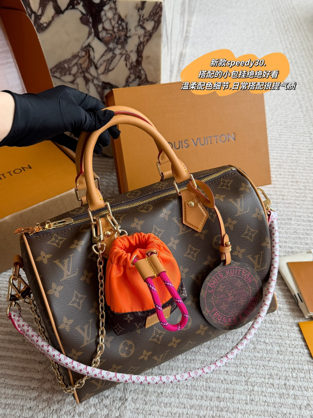 Louis Vuitton SPEEDY30 Canvas Leather Trim Handbag with Detachable Strap (Replica)