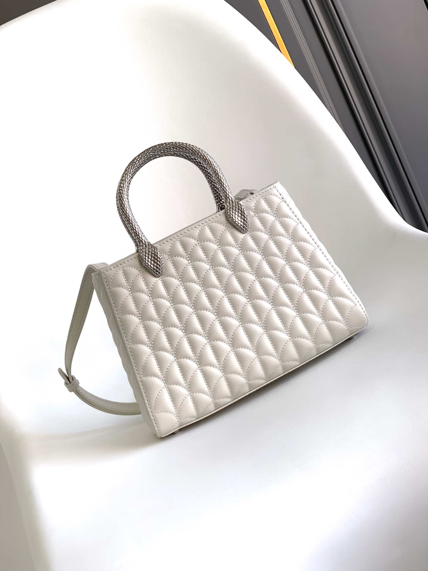 [TOP] BVLGARI Serpentine Duo Tote Bag Calfskin 21.5x15x6cm - White - 711 Luxury