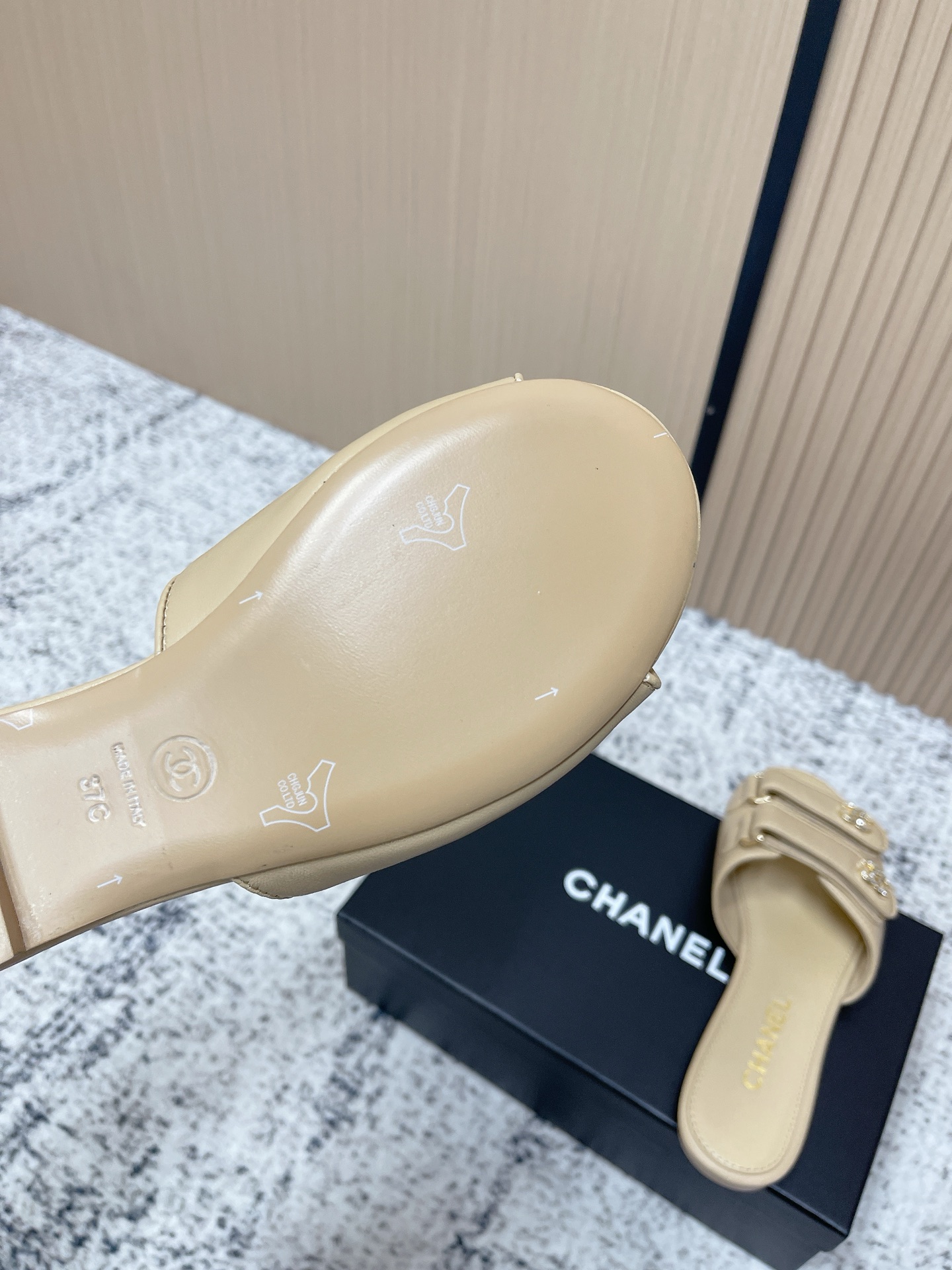[TOP] CHANEL  Sandals - Khaki
