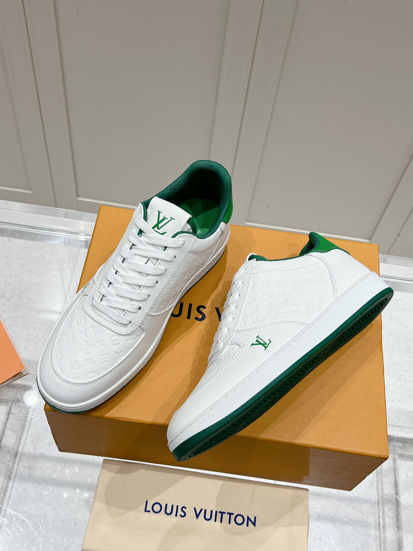 [TOP] Louis Vuitton LV Men's Casual Shoes - White and Green - 711 Luxury