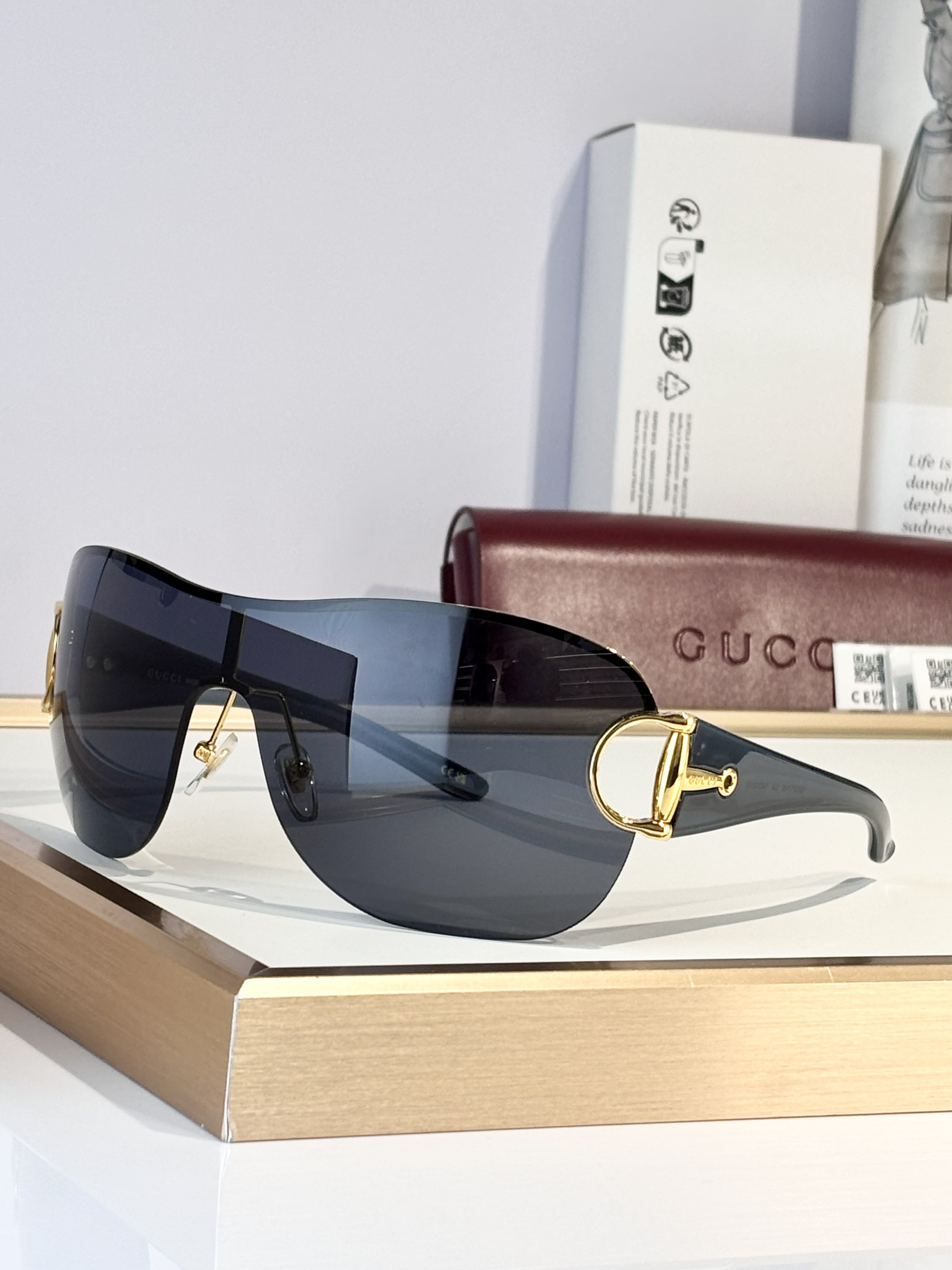 Gucci silver Sunglasses GUCCI Frameless Mask Sunglasses in Silver-toned #387431 View 2 | Nigo Office