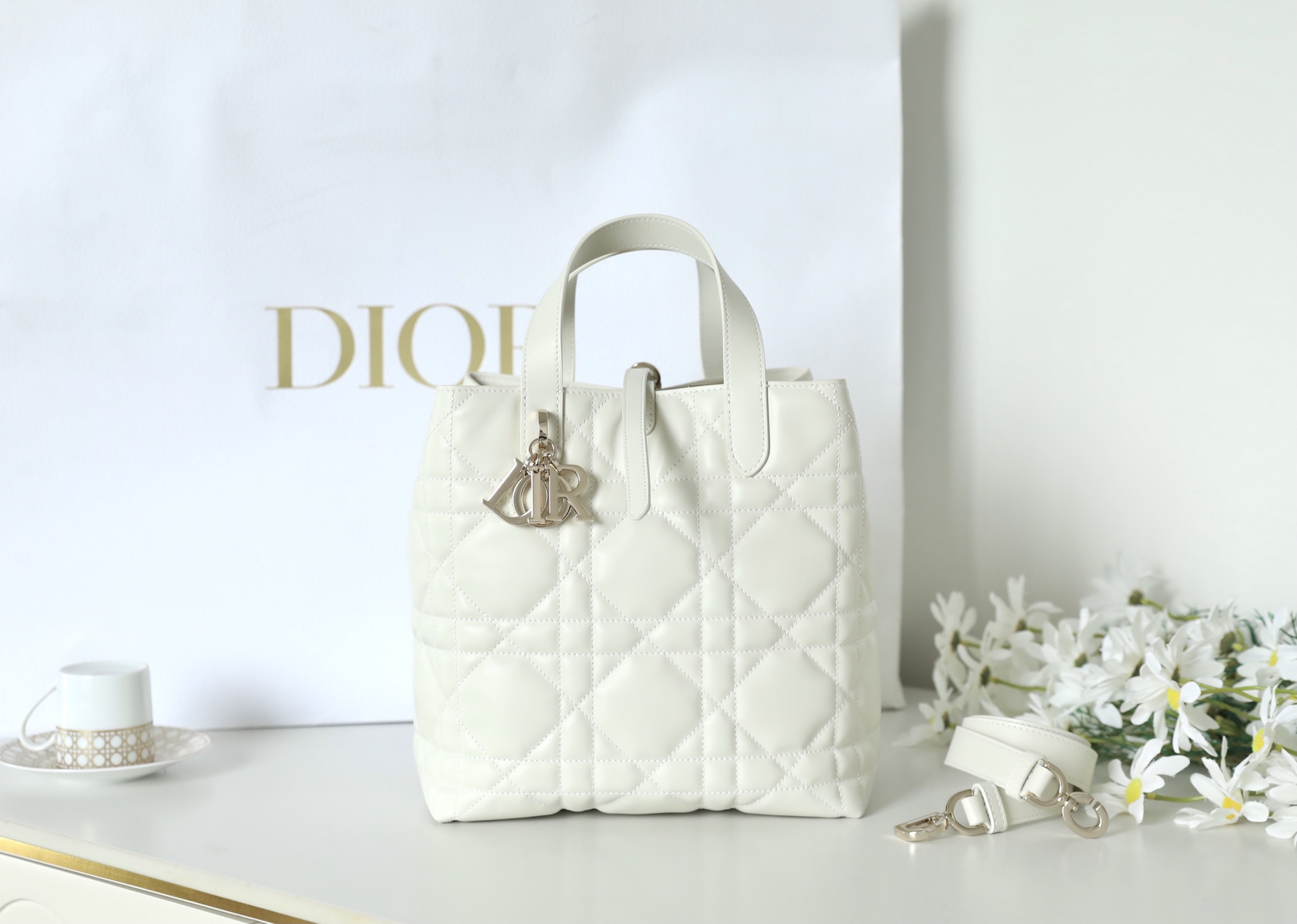 [TOP] Christian Dior Toujours Bag  Cowhide 23x24x16cm - White - 711 Luxury